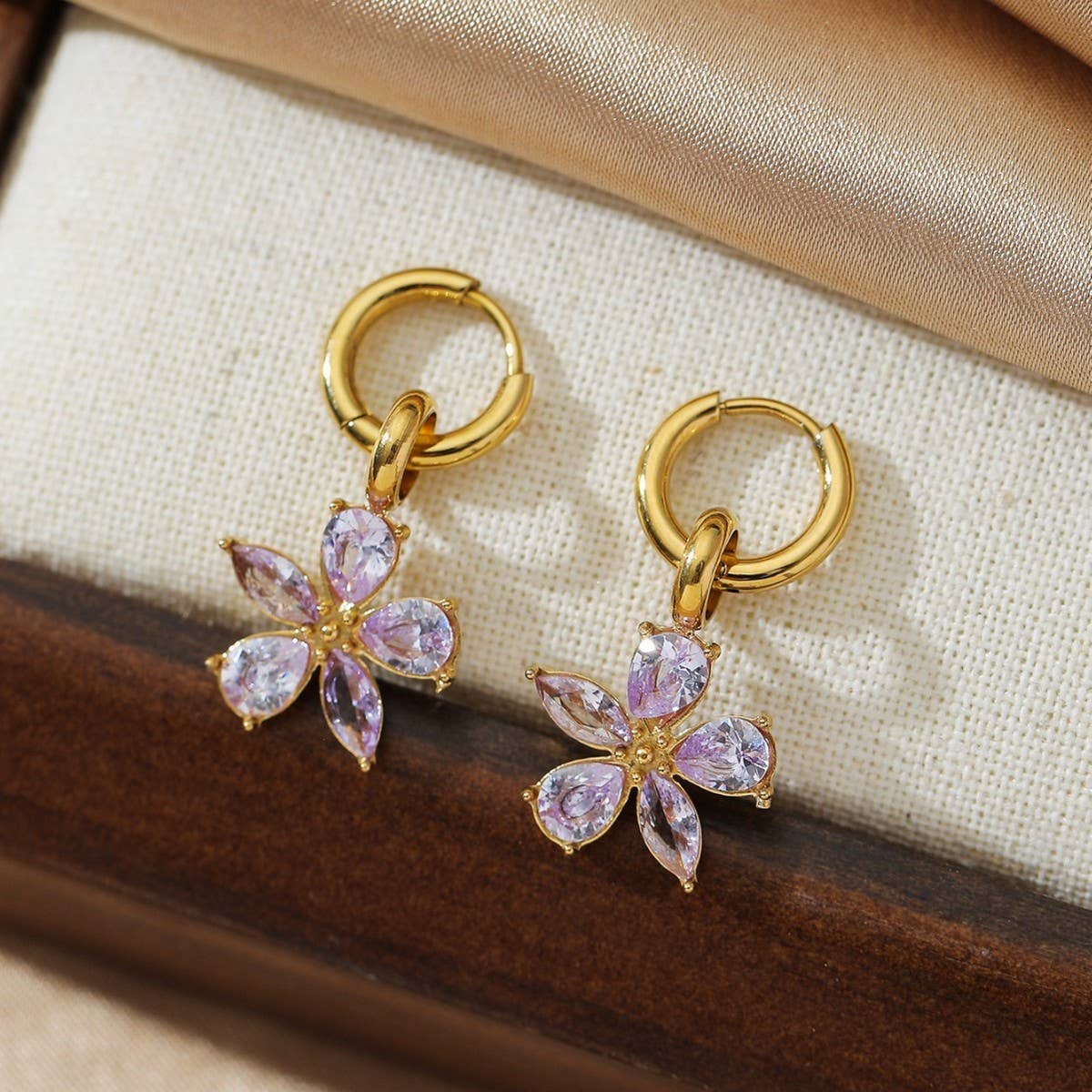 LIGHT LUXURY SIMPLE ZIRCON FLOWER EARRINGS