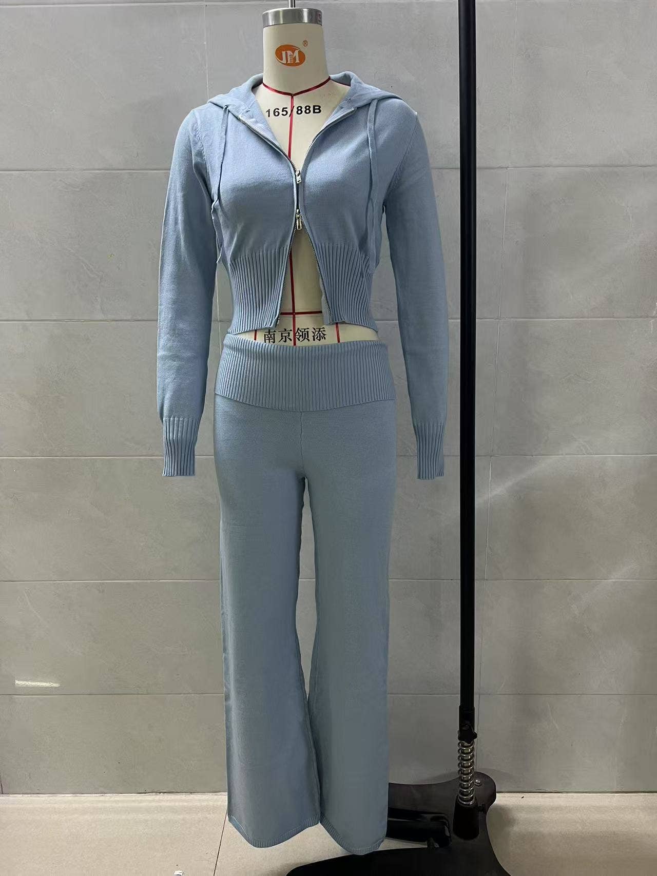 Two-piece sport zippered hooded top trousers set