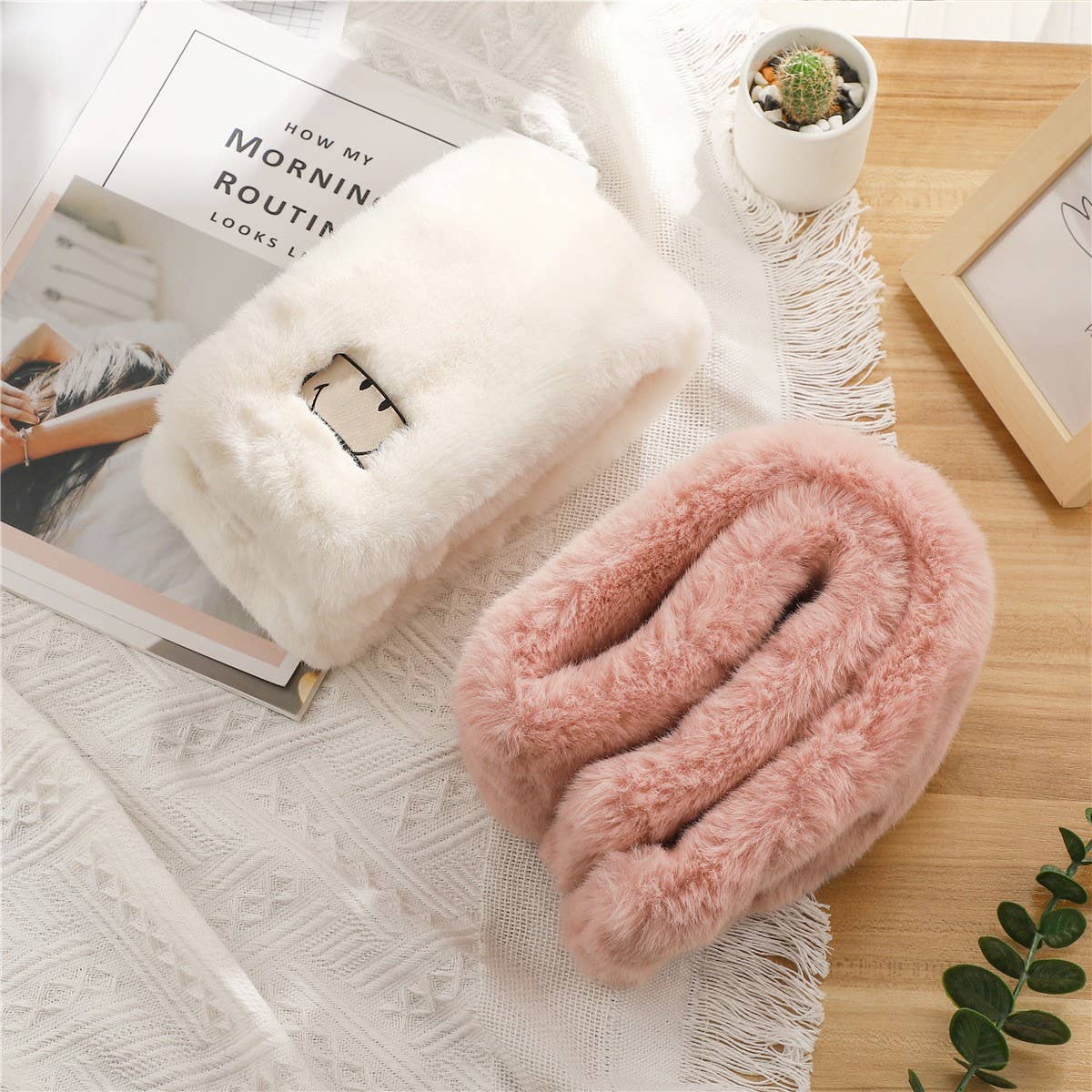 Smiley Faux Rabbit Fur Scarf ??Cozy Winter Wrap_CWASC1250