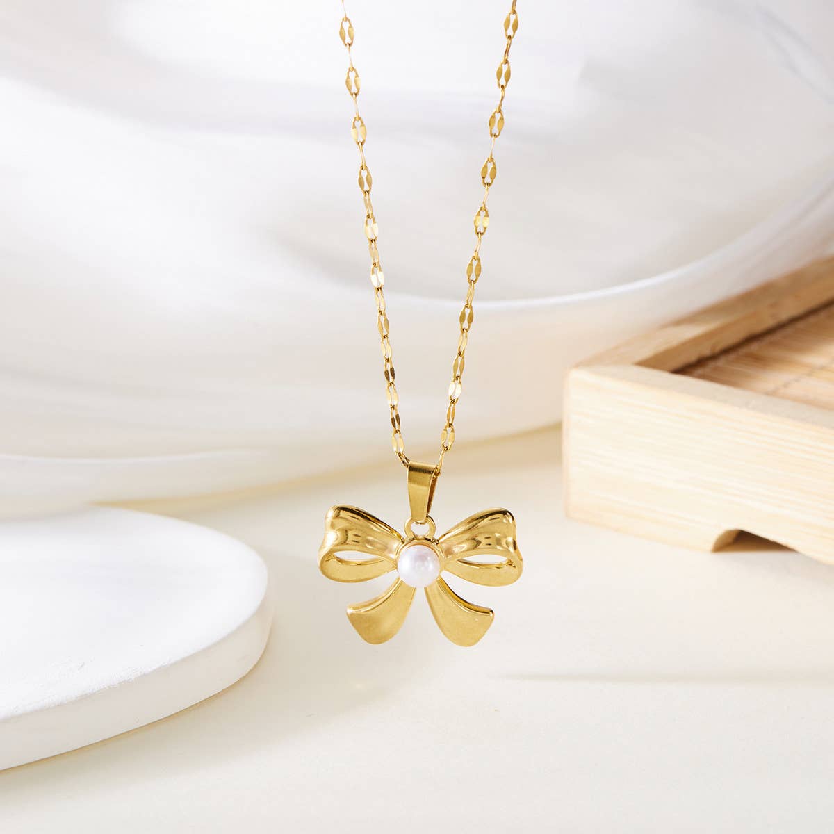 VERSATILE ZIRCON HOLLOW BUTTERFLY NECKLACE