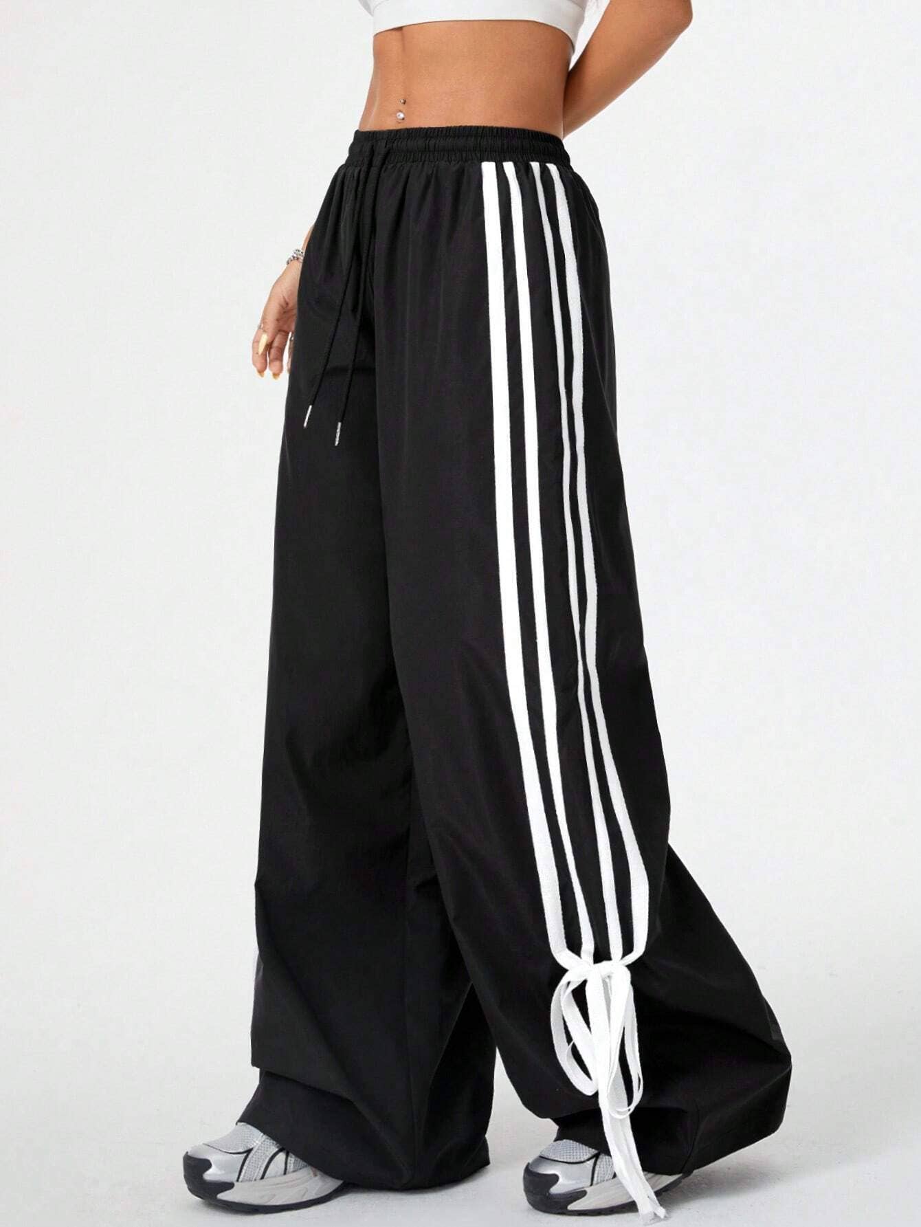 Slim, high-waisted, wide-legged trousers