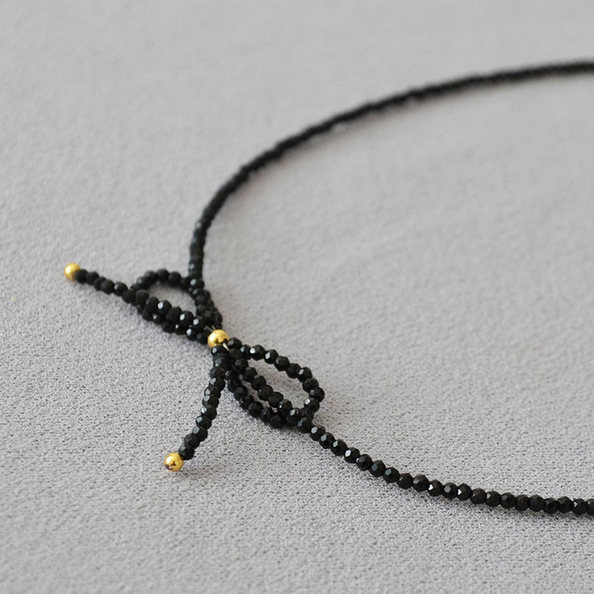SIMPLE AND DELICATE BOW HANDMADE BEADED NECKLACE