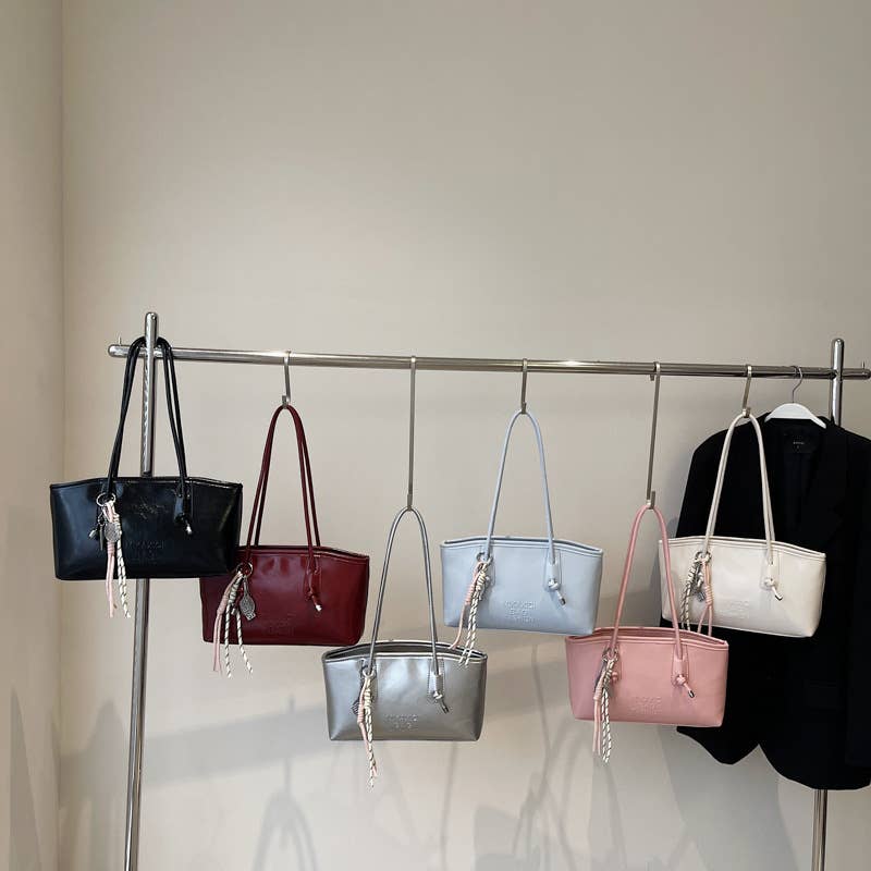 Fashionable versatile and simple underarm bag