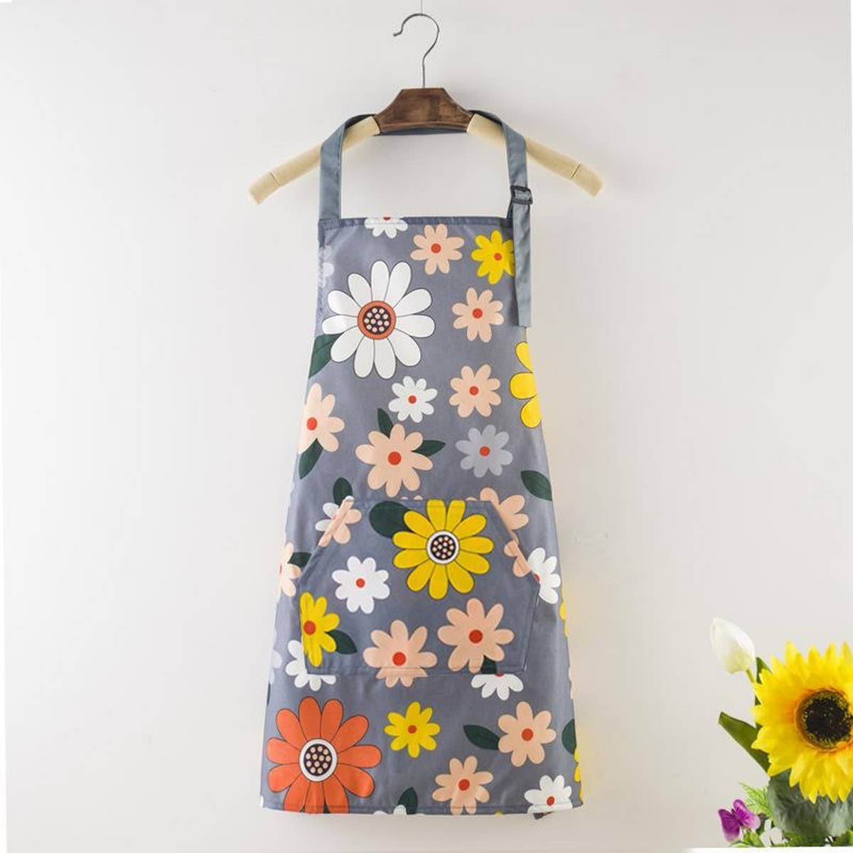 Chrysanthemum Print Waterproof Aprons with pockets