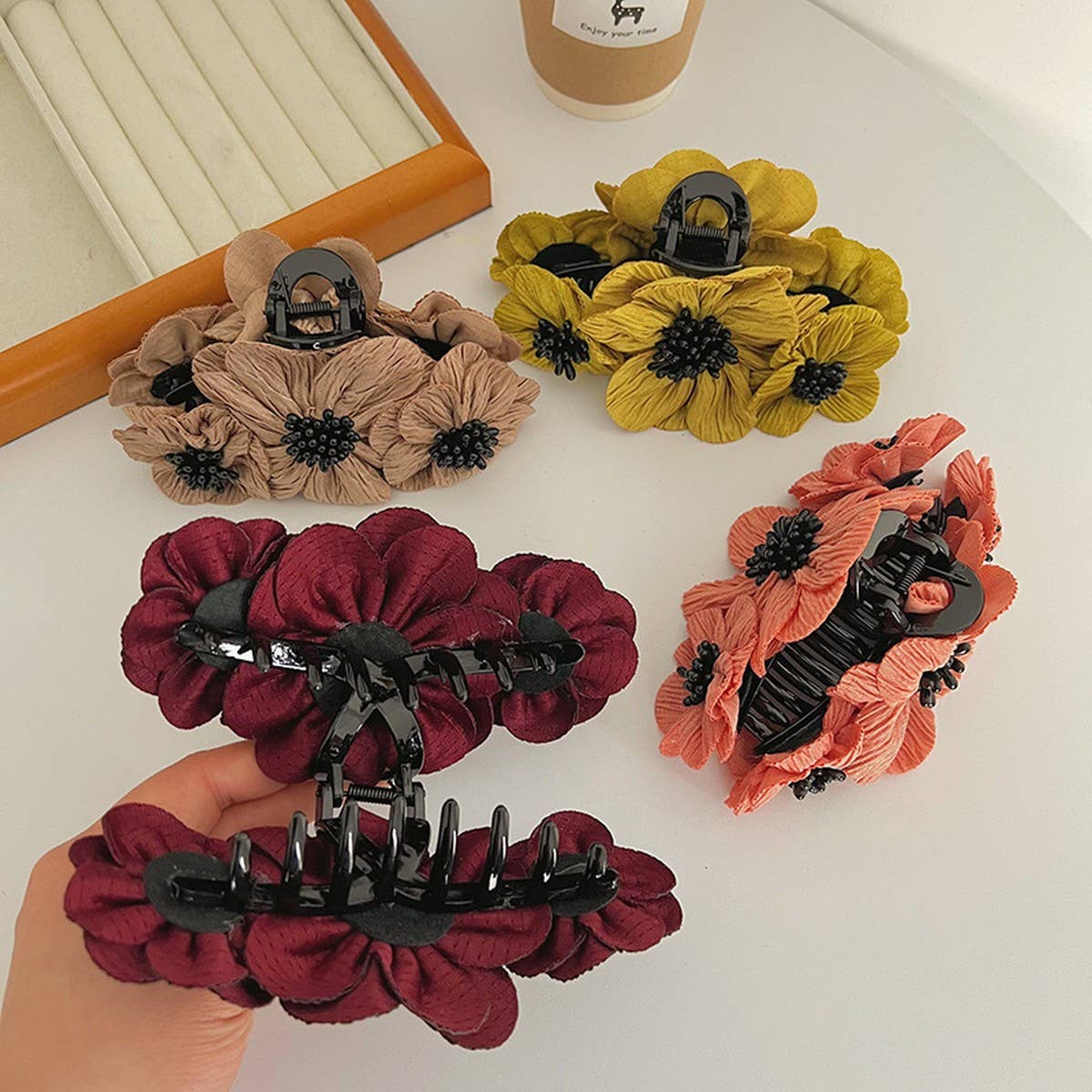 RETRO THREE-DIMENSIONAL FLOWER HAIRPINS_CWAHA1200