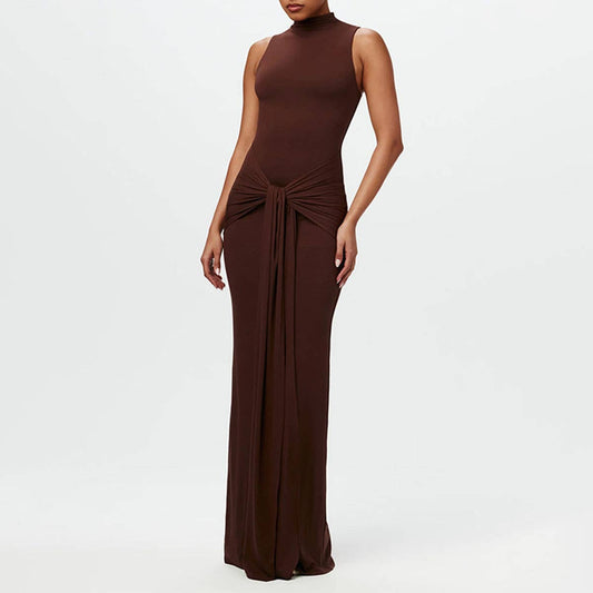 Solid-color round-neck and body-hugging dress
