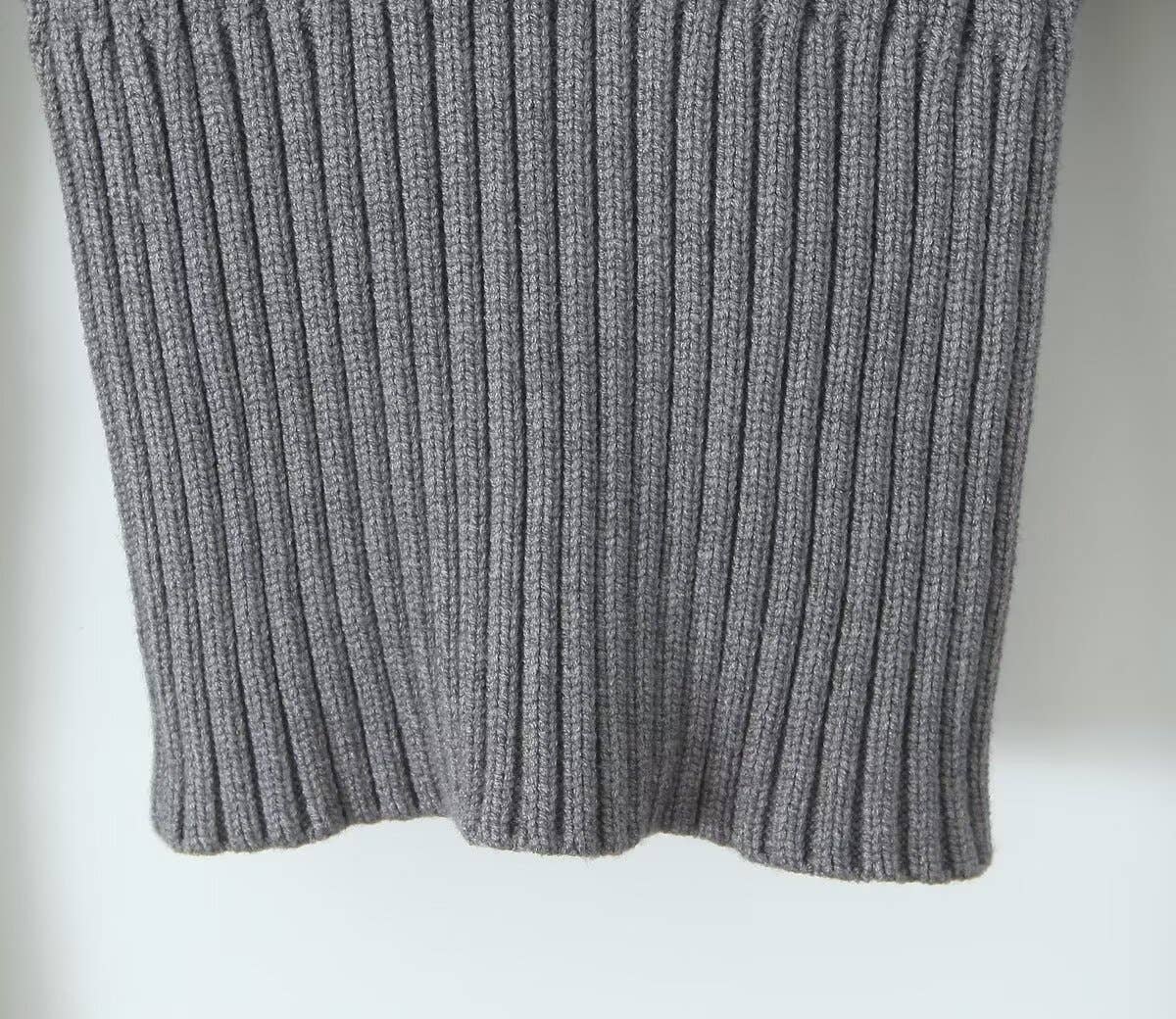 V-NECK HOODED SHORT KNIT SWEATER