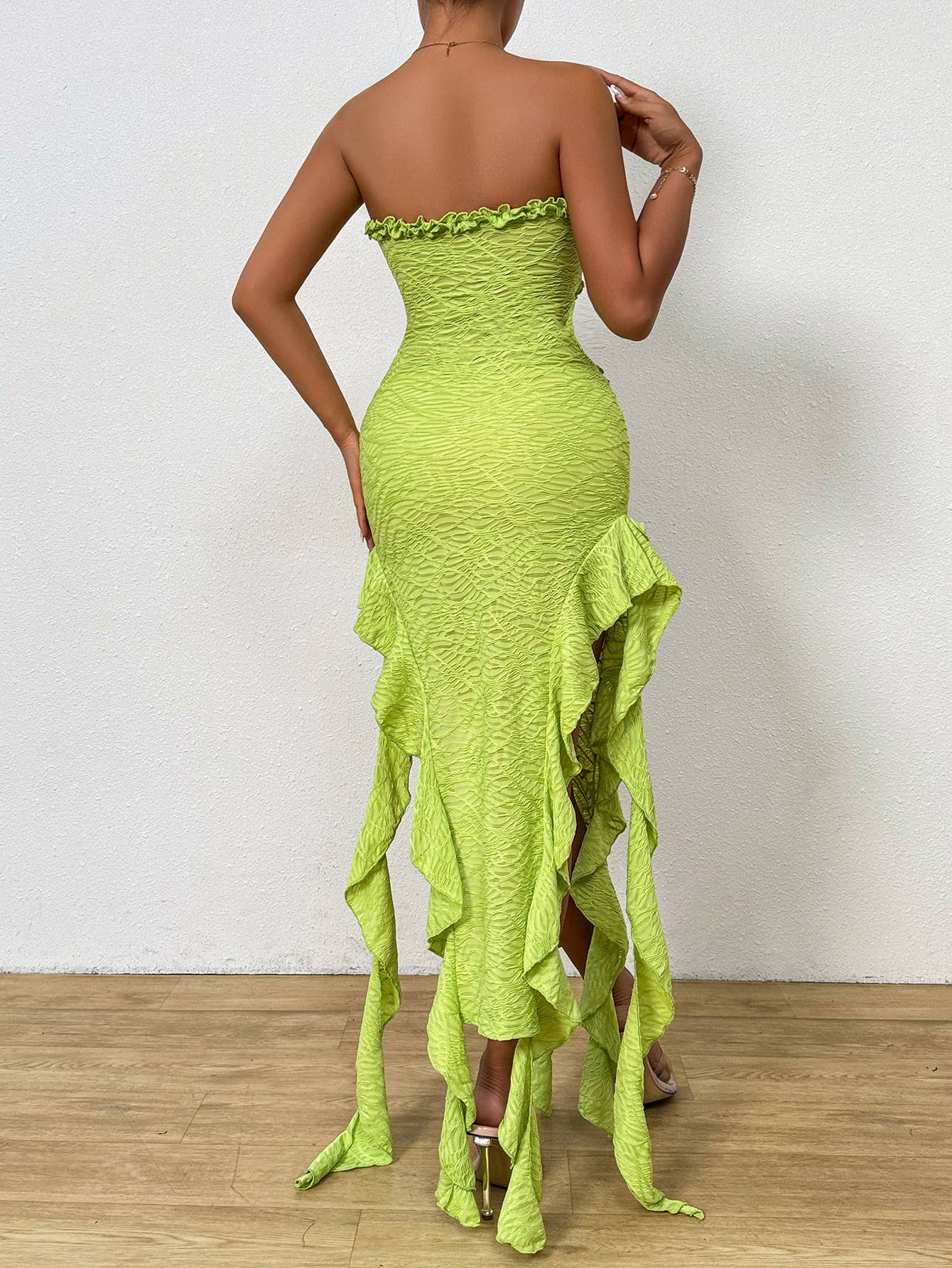 Sleeveless Long skirt with strapless streamers