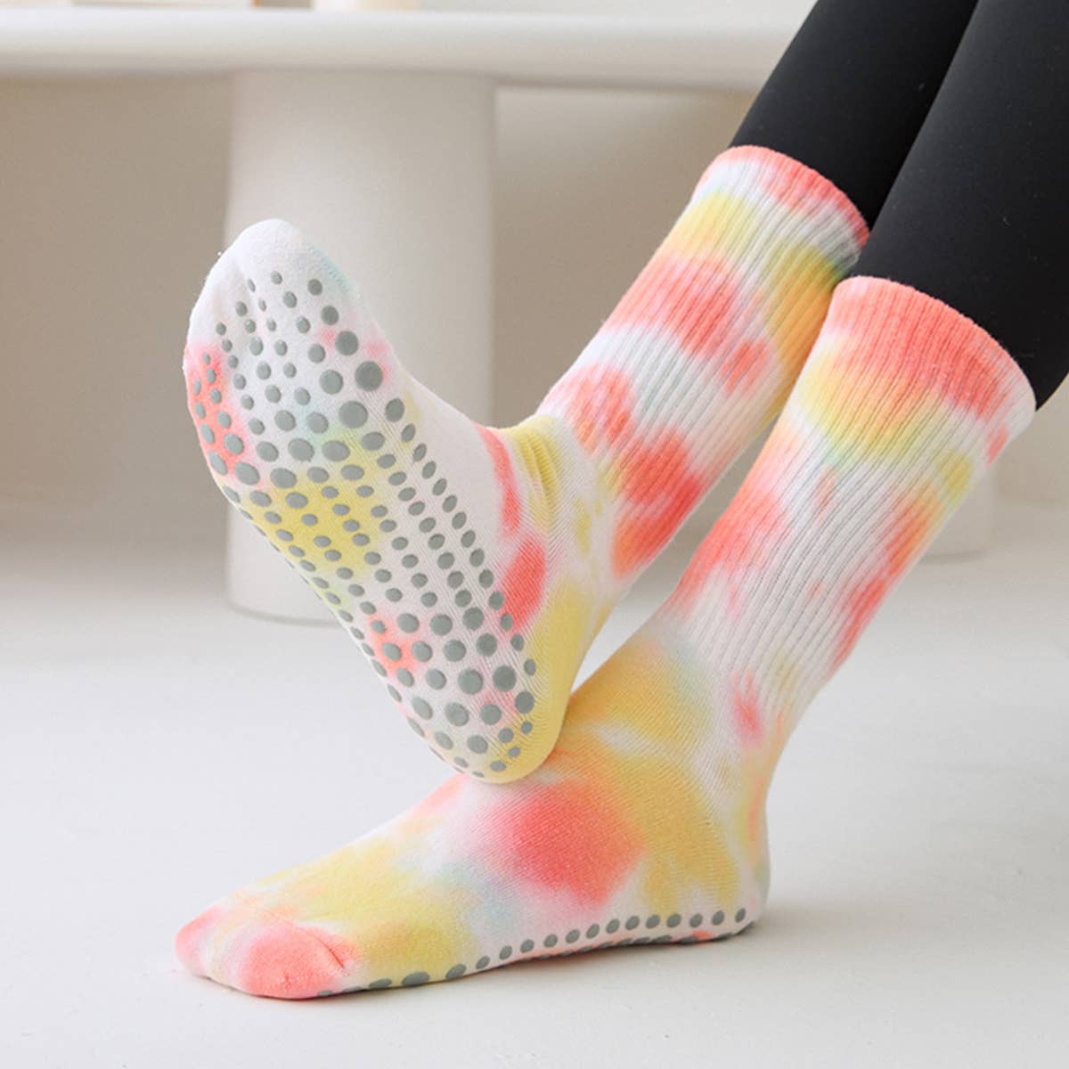 PILATES ANTI-SLIP SOCKS FOR WOMEN MIDDLE TUBE_CWMS0239