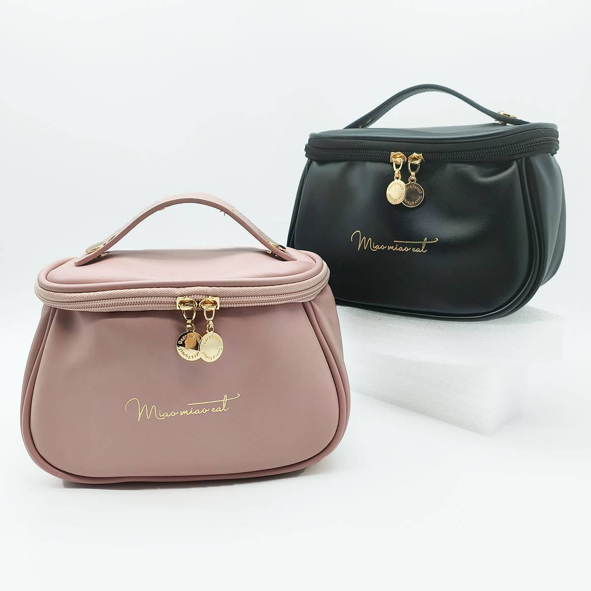 LETTER GRAPHIC PU MAKEUP BAG_CWAB0547