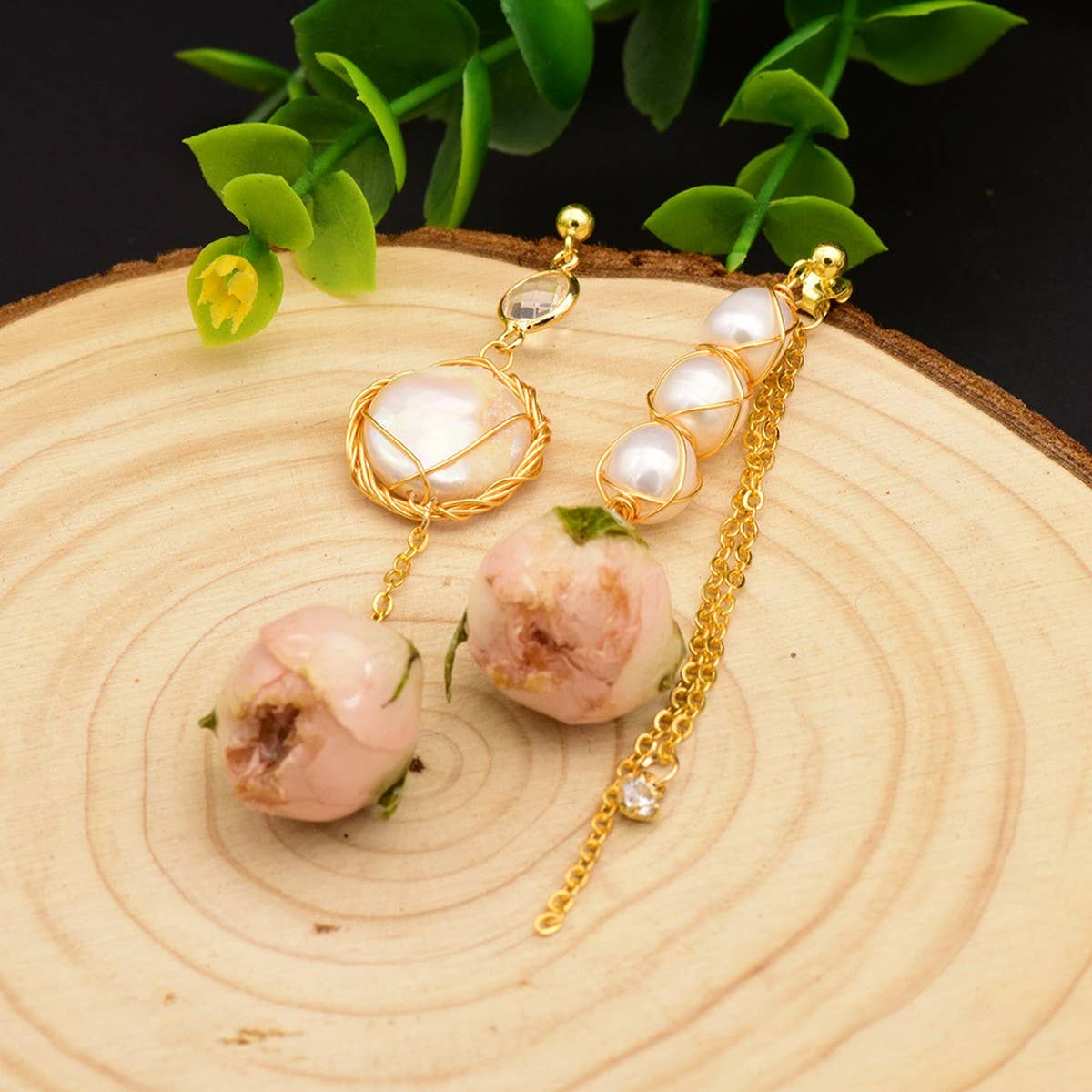 NEW HIGH-END RETRO FLOWER PEARL EARRINGS