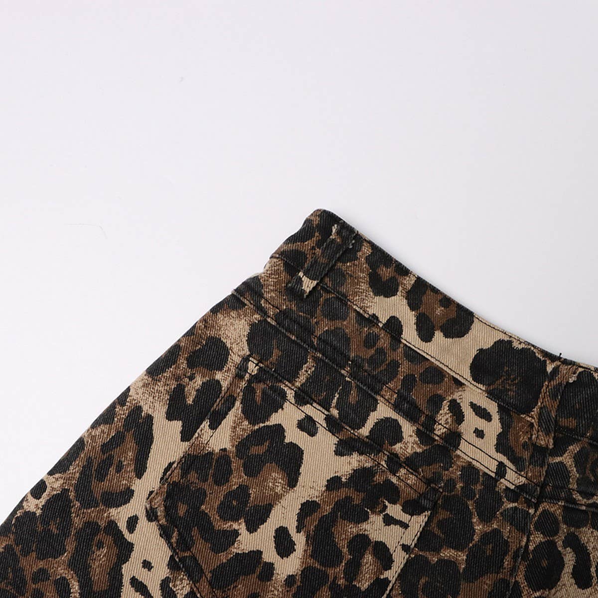 WOMENS LEOPARD PRINT DISTRESSED LOOSE FITTING JEANS