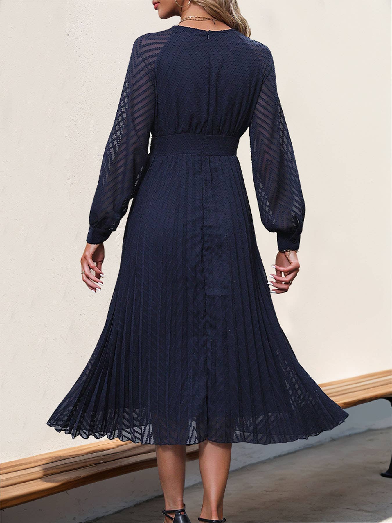 Long sleeve solid color advanced V-neck dress