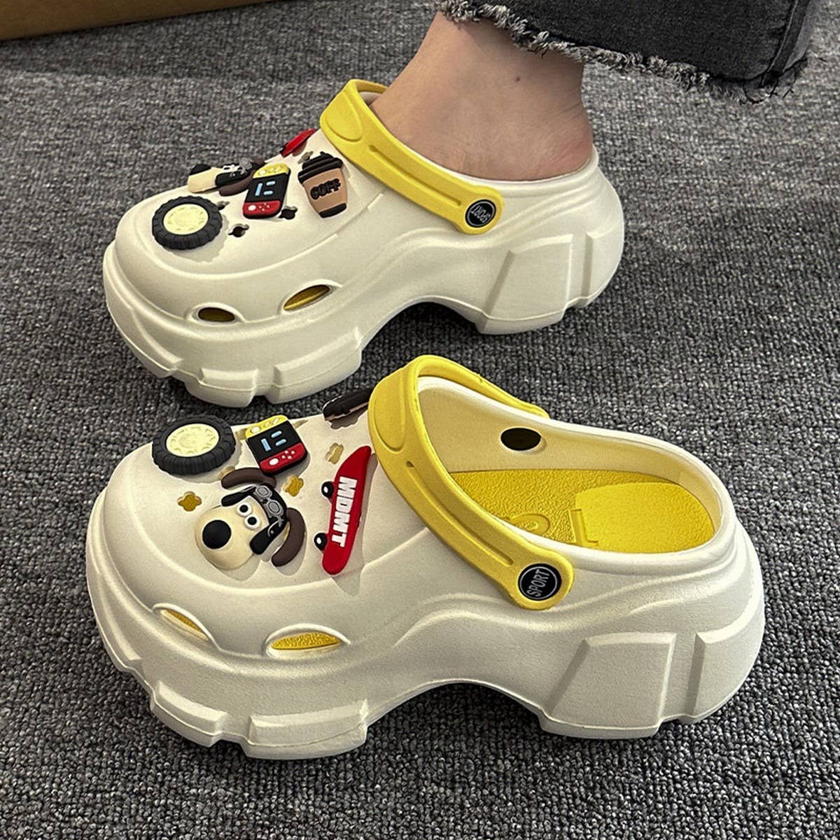 CASUAL CUTE AIRPLANE DUAL-PURPOSE HOLE SANDALS_CWSHS0815