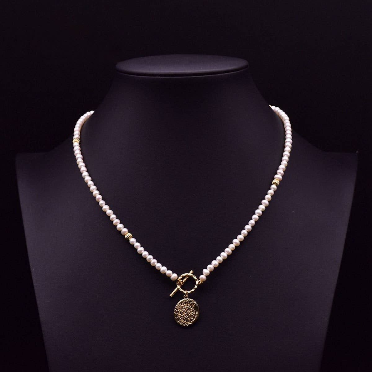 WOMEN'S NATURAL FRESHWATER PEARL NECKLACE