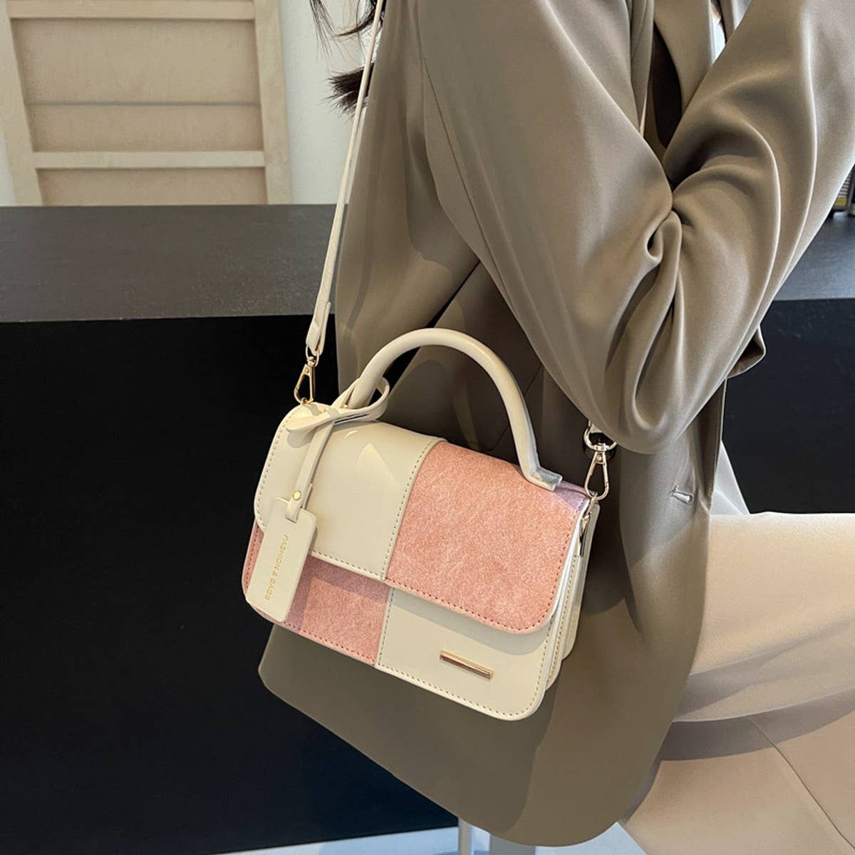 FASHIONABLE SPLICING COMMUTER SHOULDER BAG_CWAB3303