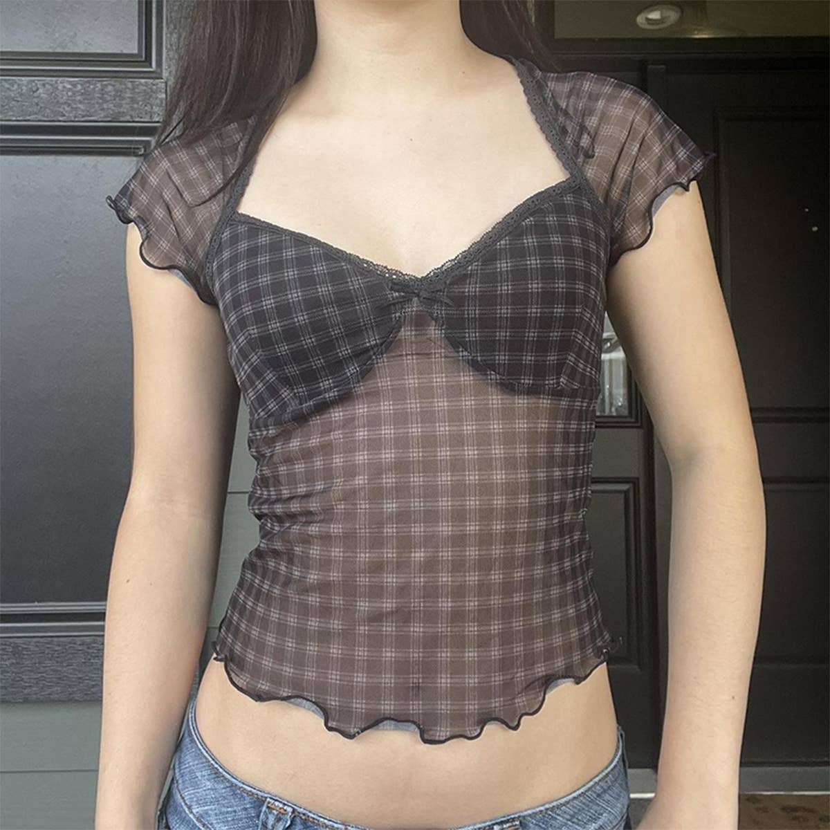 V-neck wooden ear edge see-through mesh T-shirt