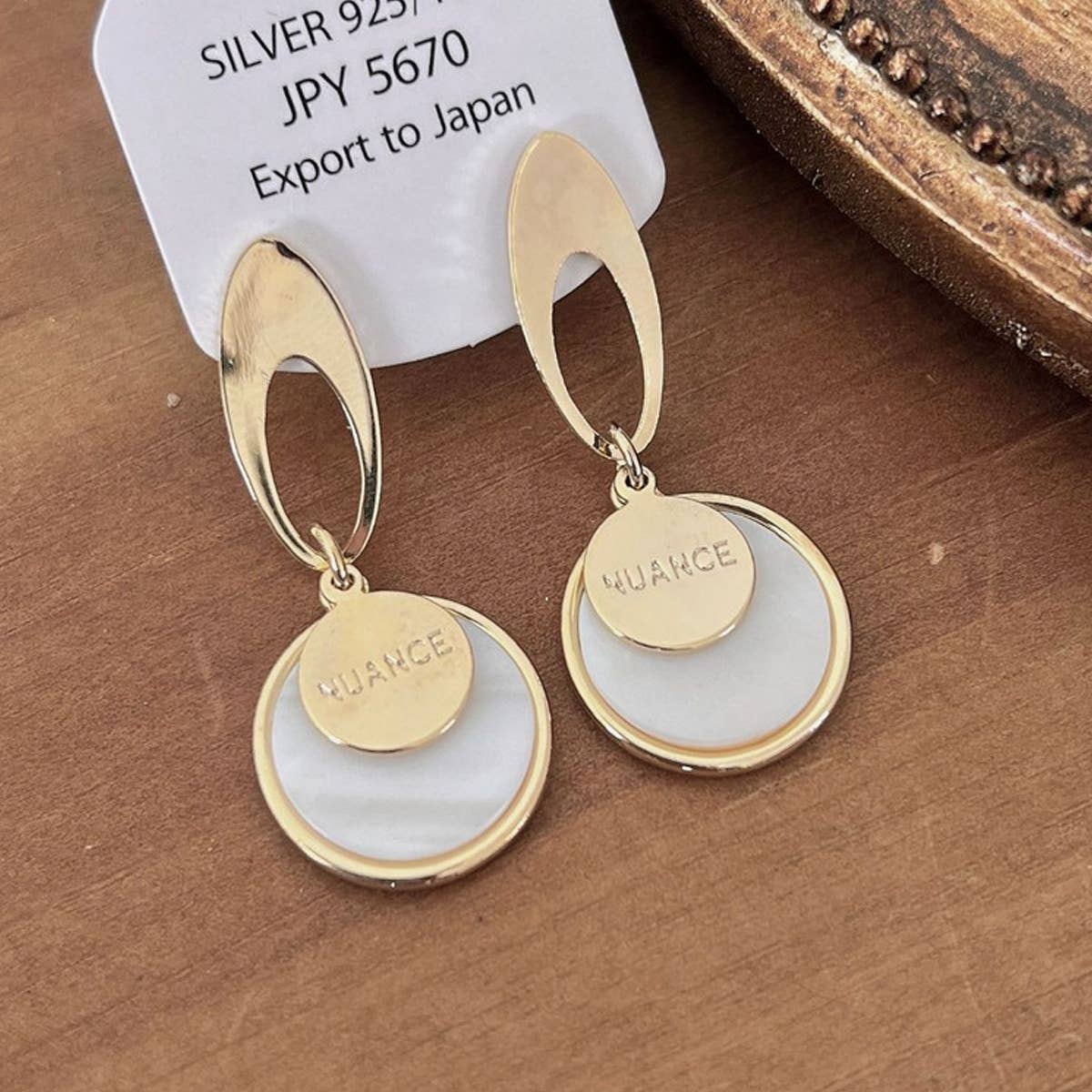 LIGHT LUXURY ROUND SHELL EARRINGS