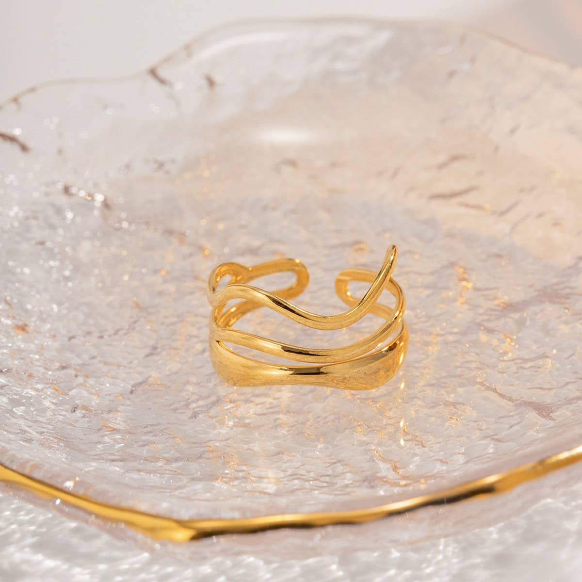 18K GOLD PLATED MULTI-LAYERED WATER RIPPLE RING_CWAJE1239