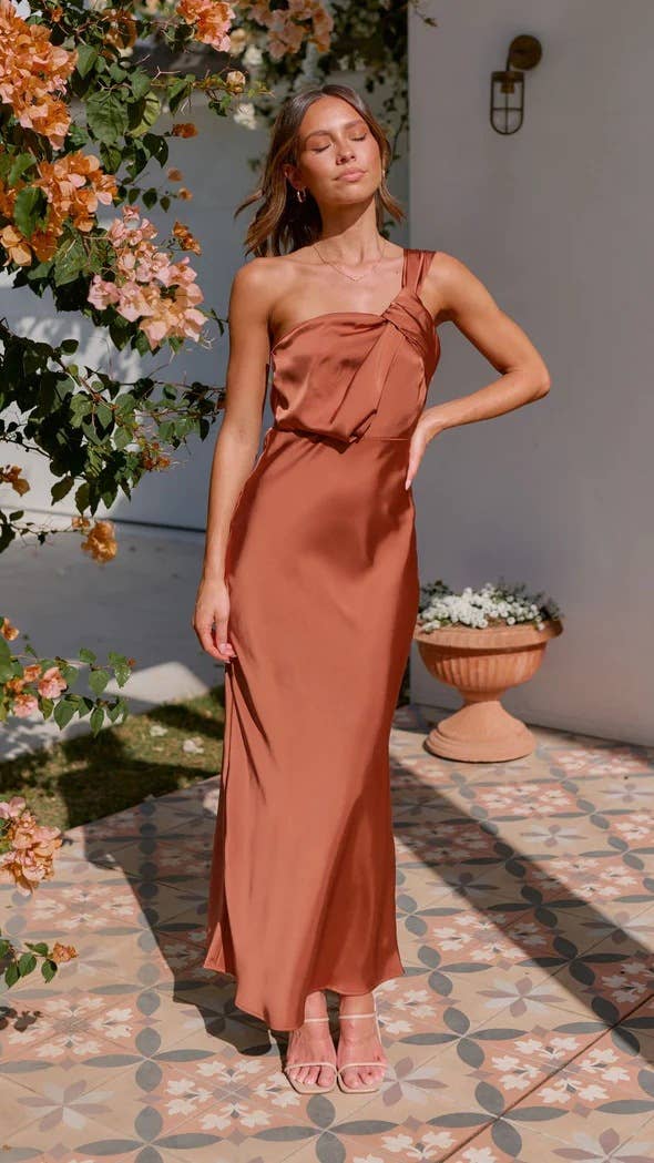 One-shoulder solid color strapless A-line dress