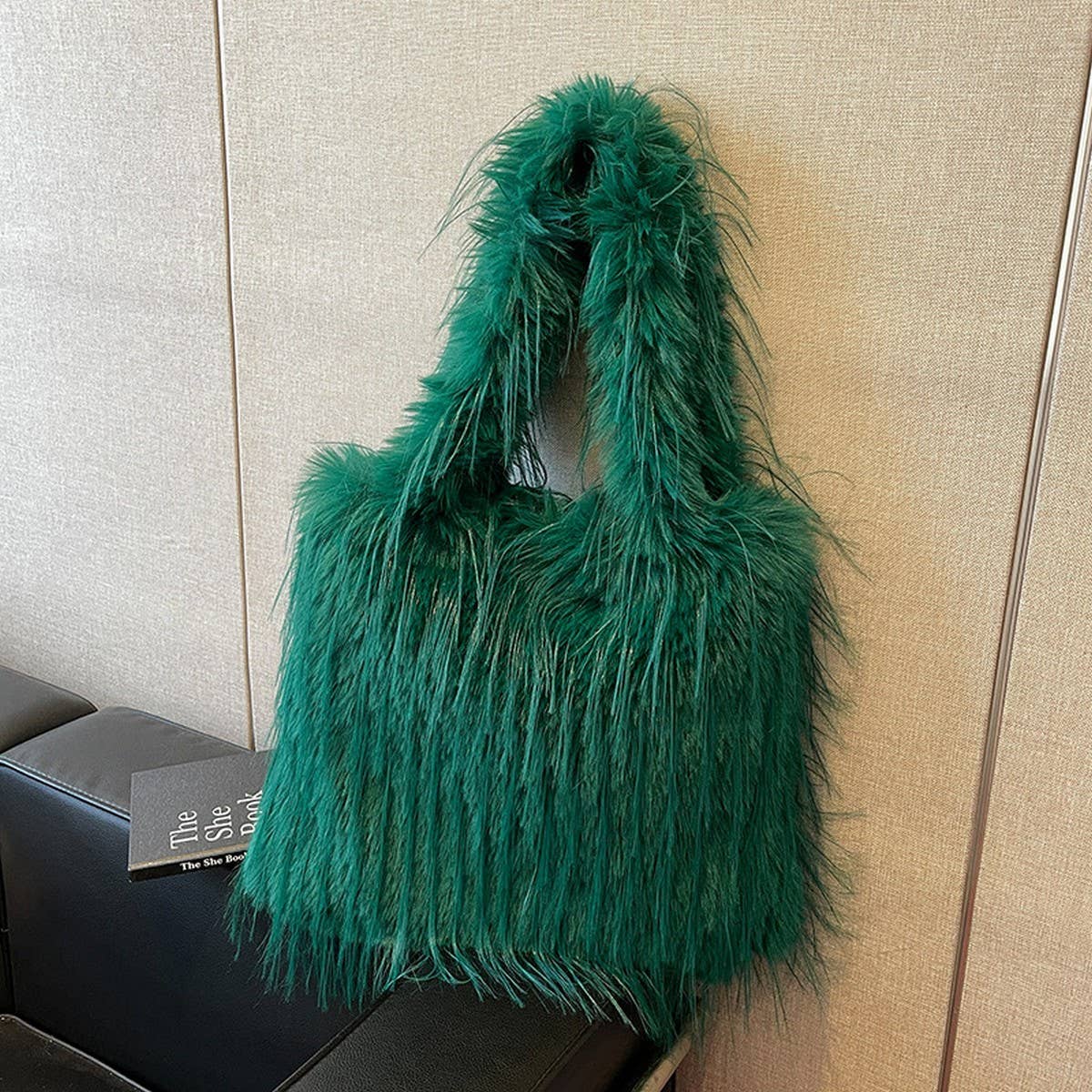 WINTER LARGE CAPACITY TASSEL PLUSH SHOULDER BAG_CWAB3980