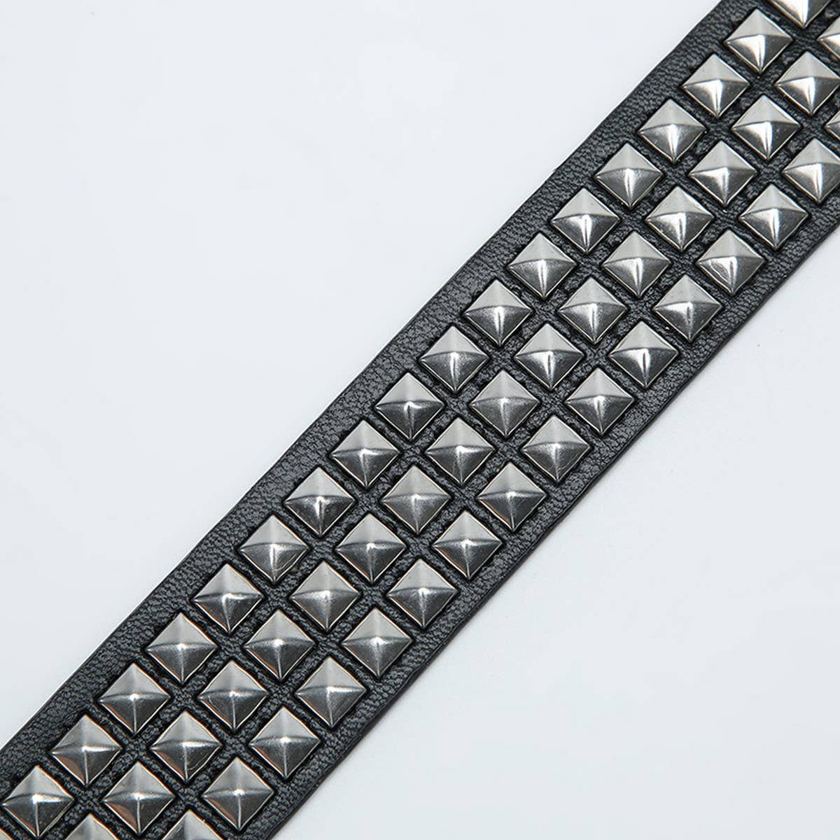 CWABE0374_SQUARE BEAD RIVET PYRAMID INLAID PUNK STYLE  BELT
