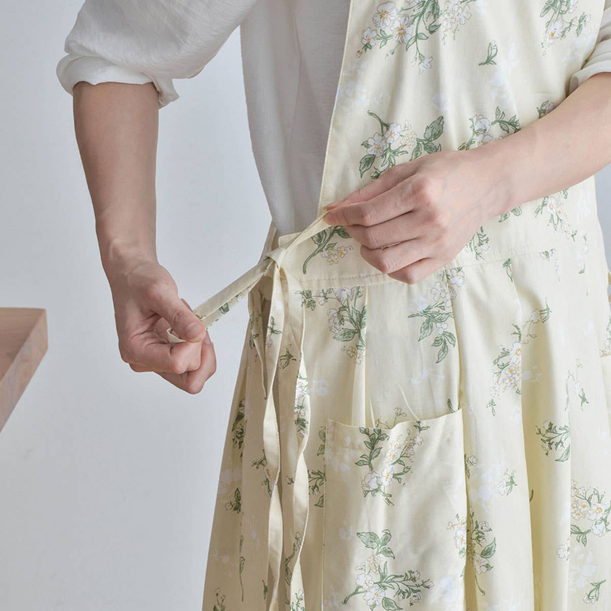 Extended Floral Print Linen Aprons with pockets_CWMM3306