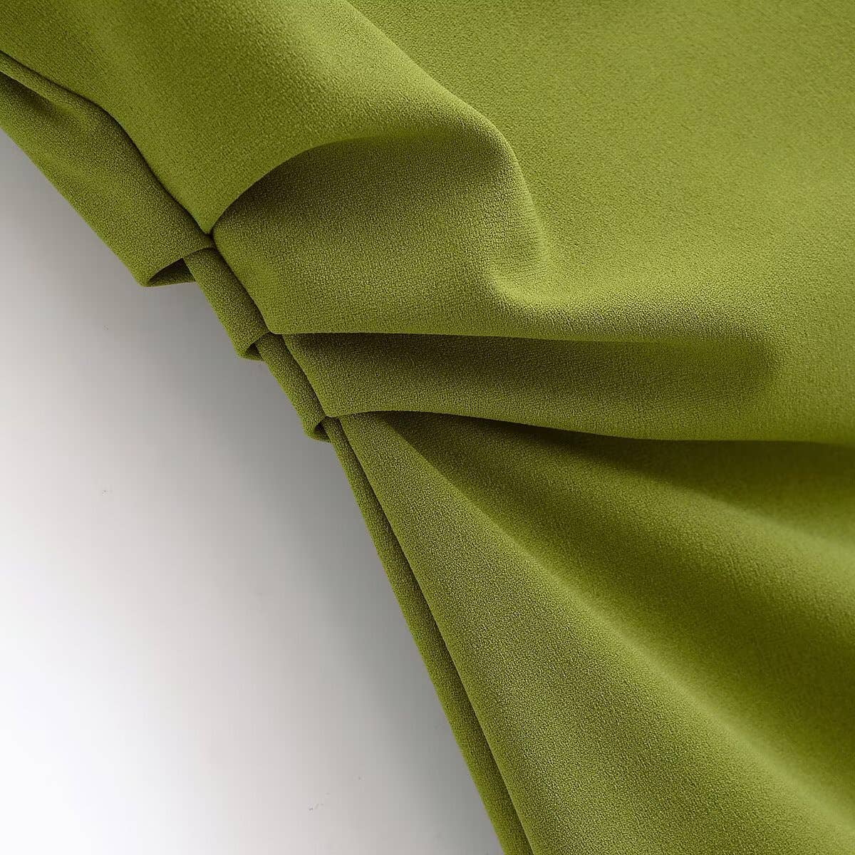 Off-the-shoulder houlder pads short dress