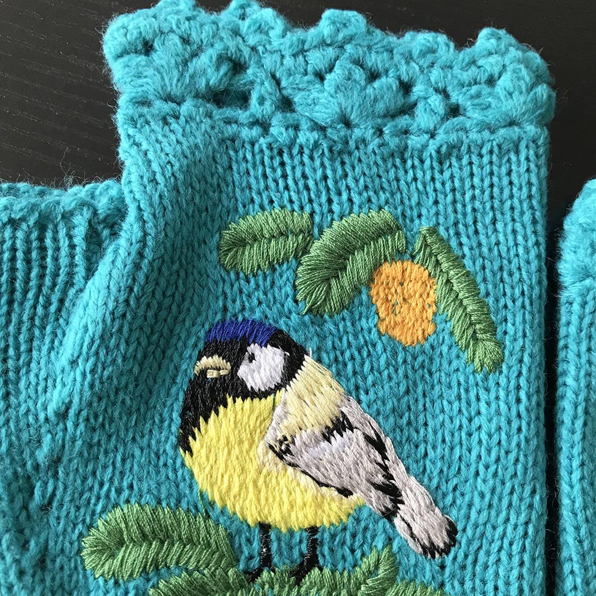 LONG WARM GLOVES WITH BIRD EMBROIDERY