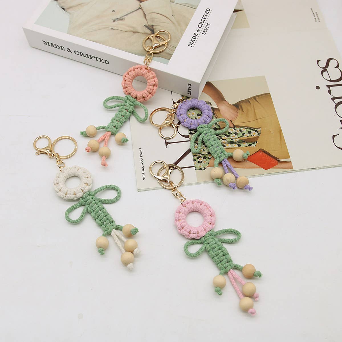 2024 HAND-WOVEN FLOWER KEYCHAIN_CWMM1571