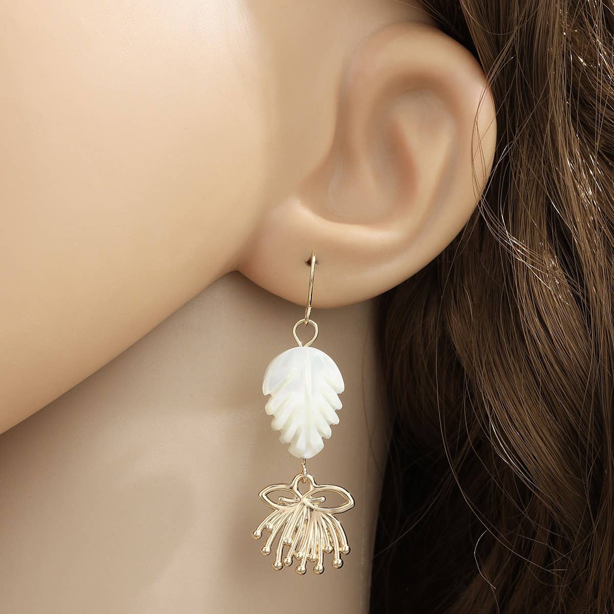 SIMPLE AND STYLISH WHITE SHELL EARRINGS