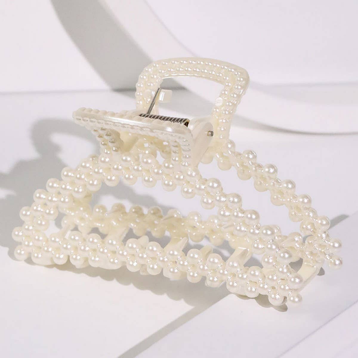 Chic Pearl Heart Claw Clip ? Minimalist Hair Grip