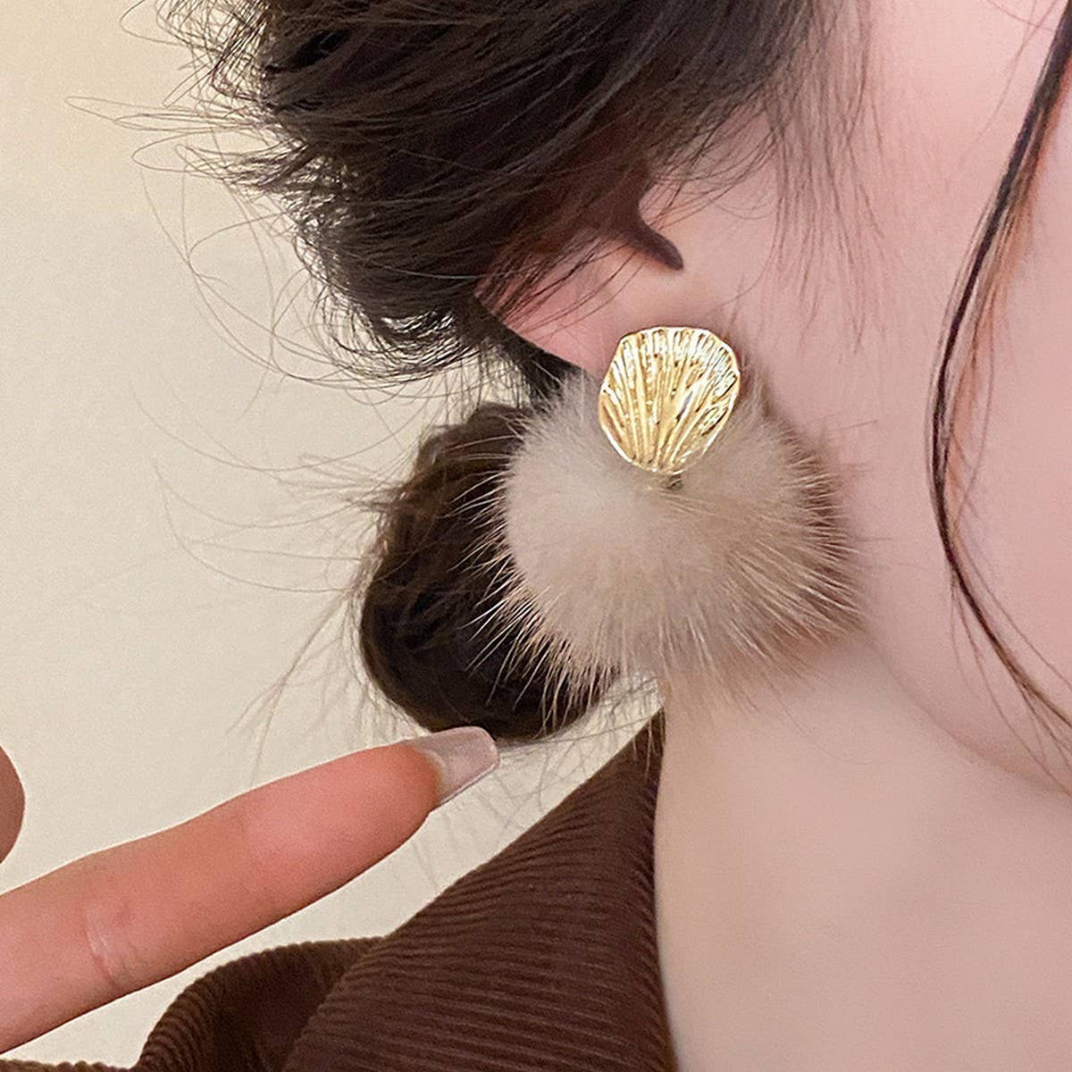 RETRO TEMPERAMENT FUR BALL CUTE EARRINGS
