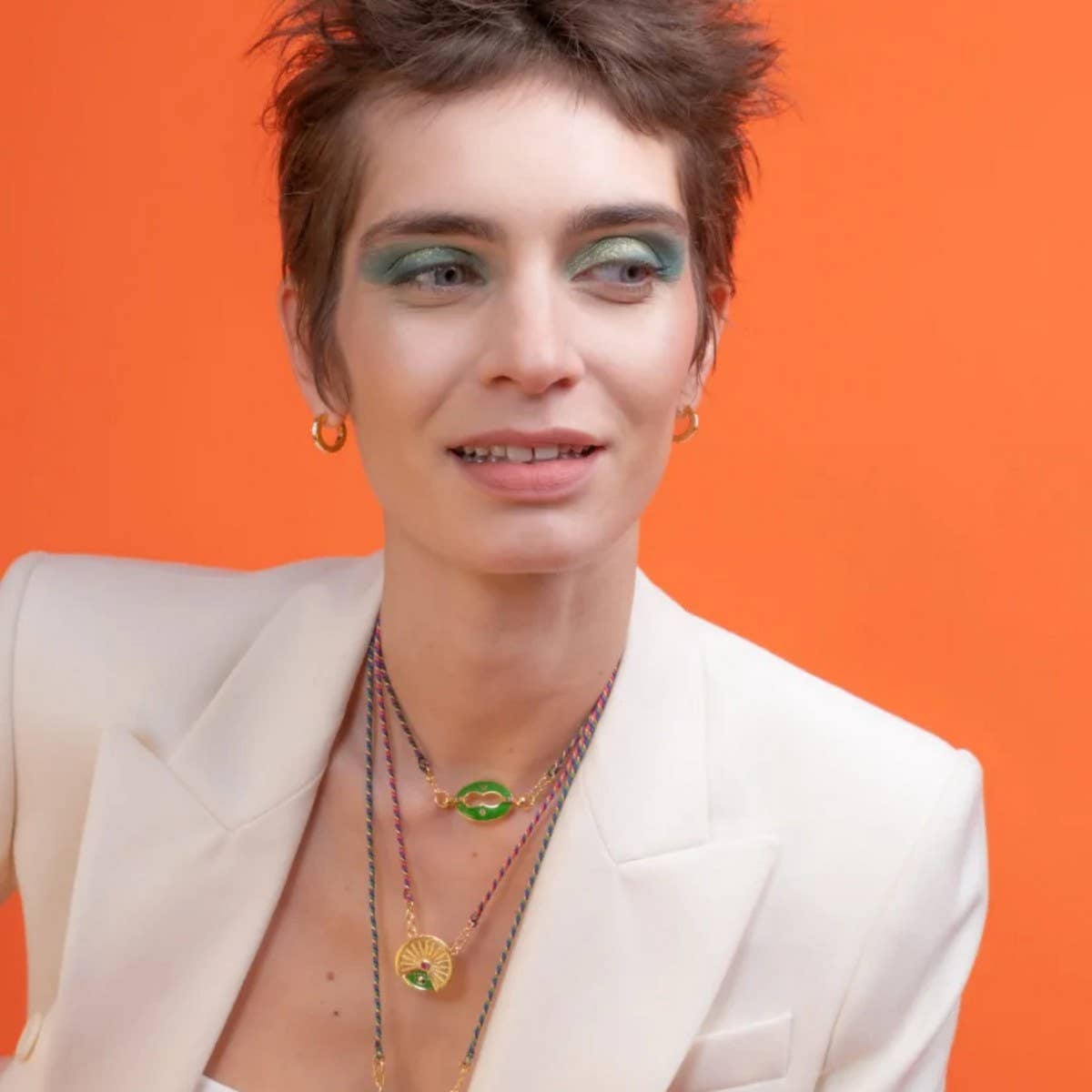 GOLD-PLATED NECKLACE WITH COLORFUL ROUND PENDANT