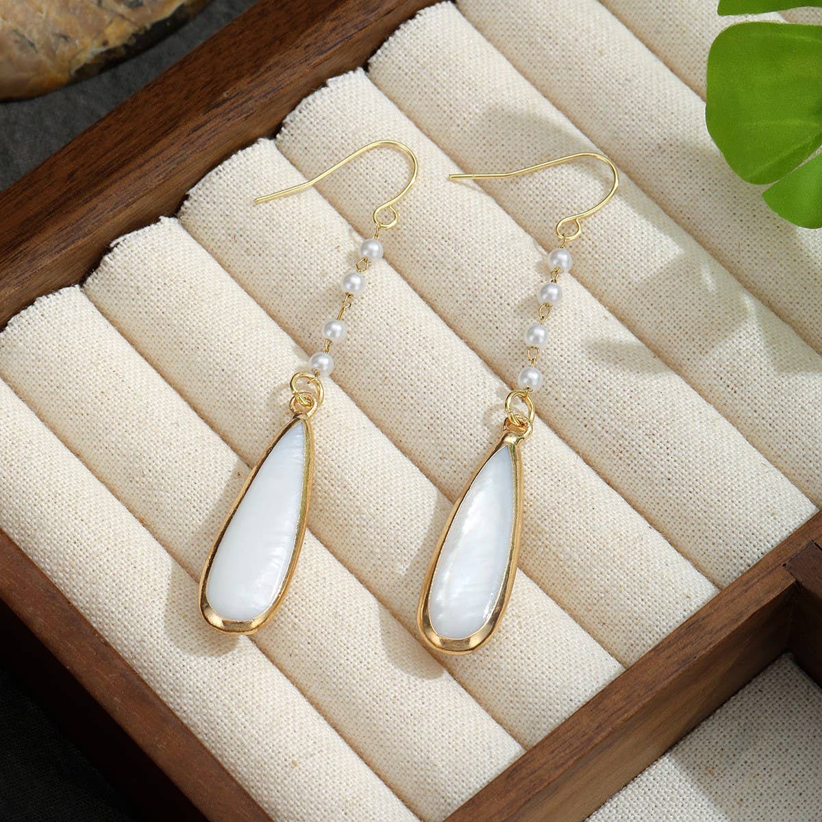 FASHIONABLE TEARDROP-SHAPED SHELL METAL EARRINGS