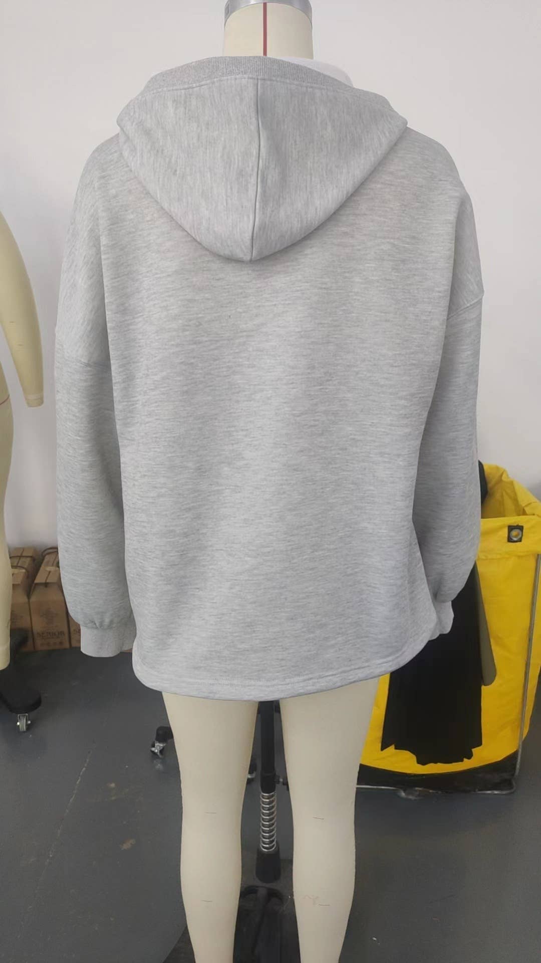 SOLID COLOR HOODED ZIPPER HOODIE