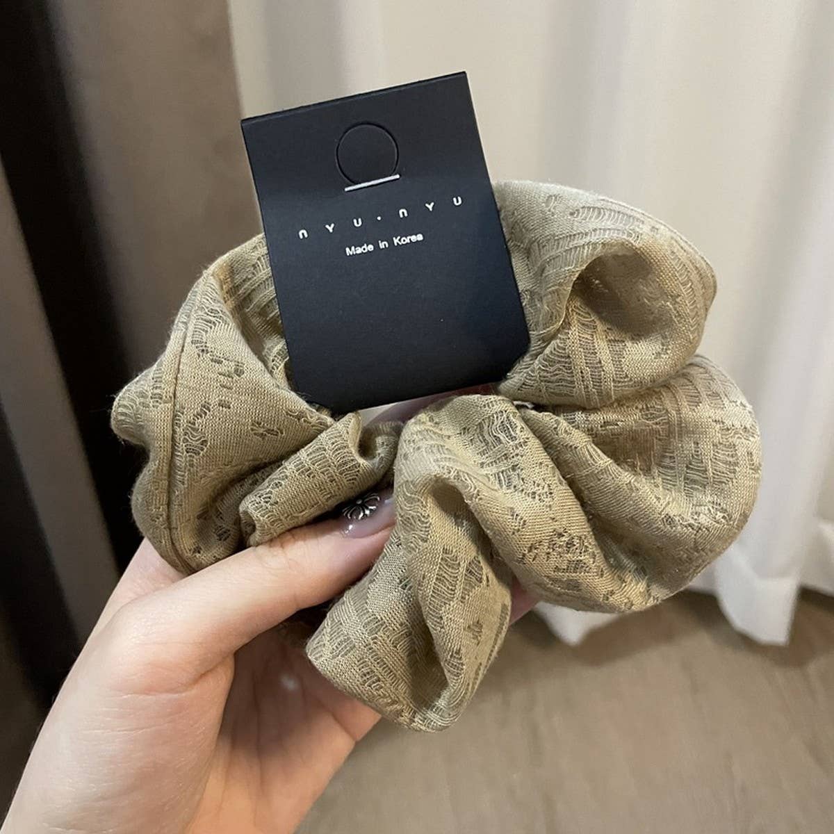 TEMPERAMENT HOLLOW SOLID COLOR SCRUNCHIE_CWAHA1723