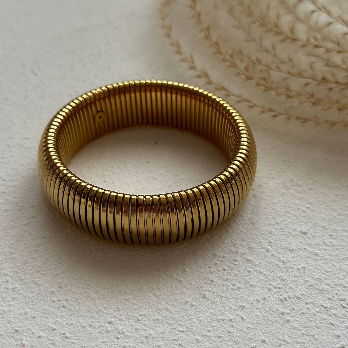 FASHIONABLE SMOOTH SPRING BRACELET FOR WOMEN