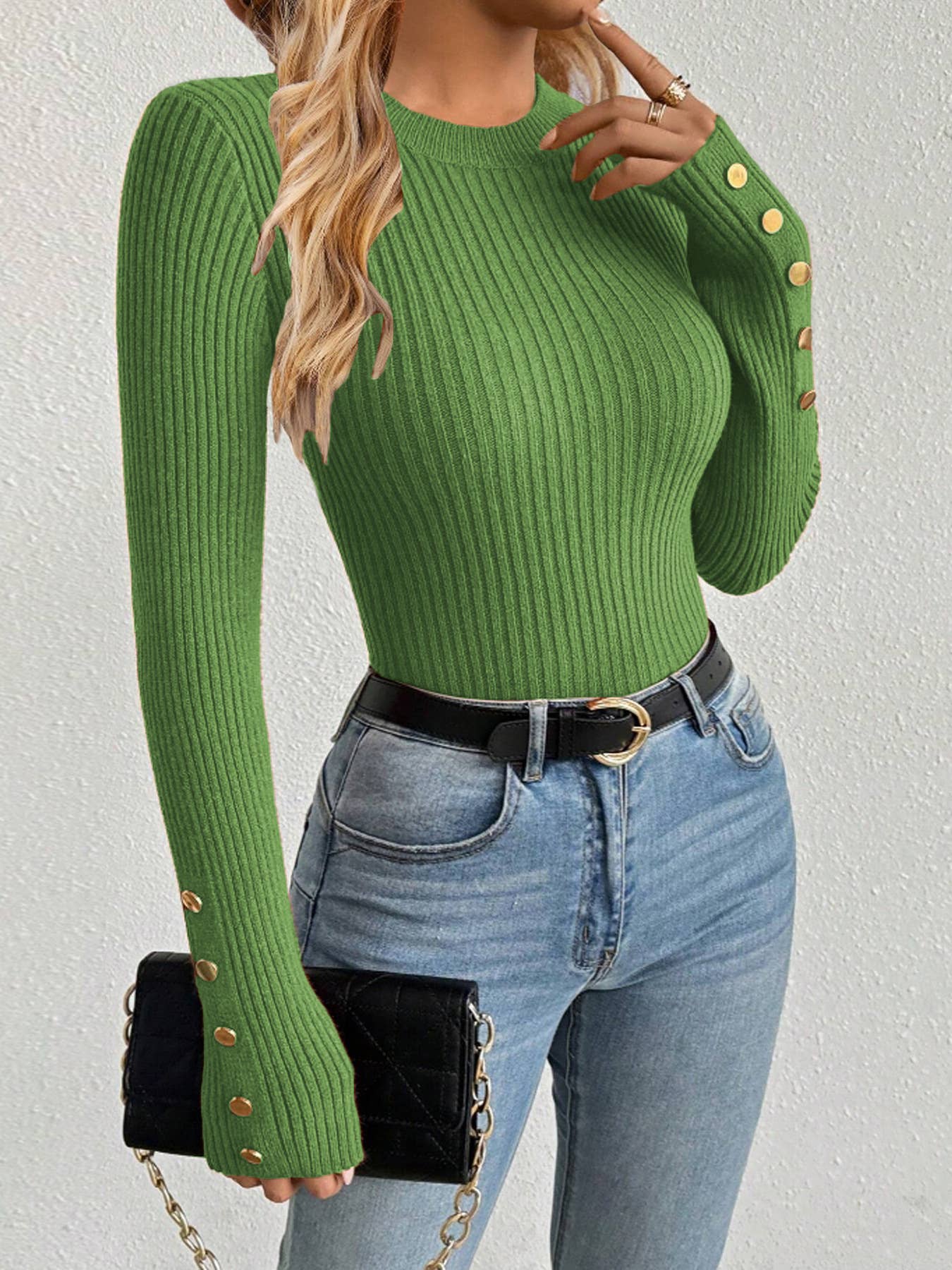 Round-neck solid-color metal buckle knitted top