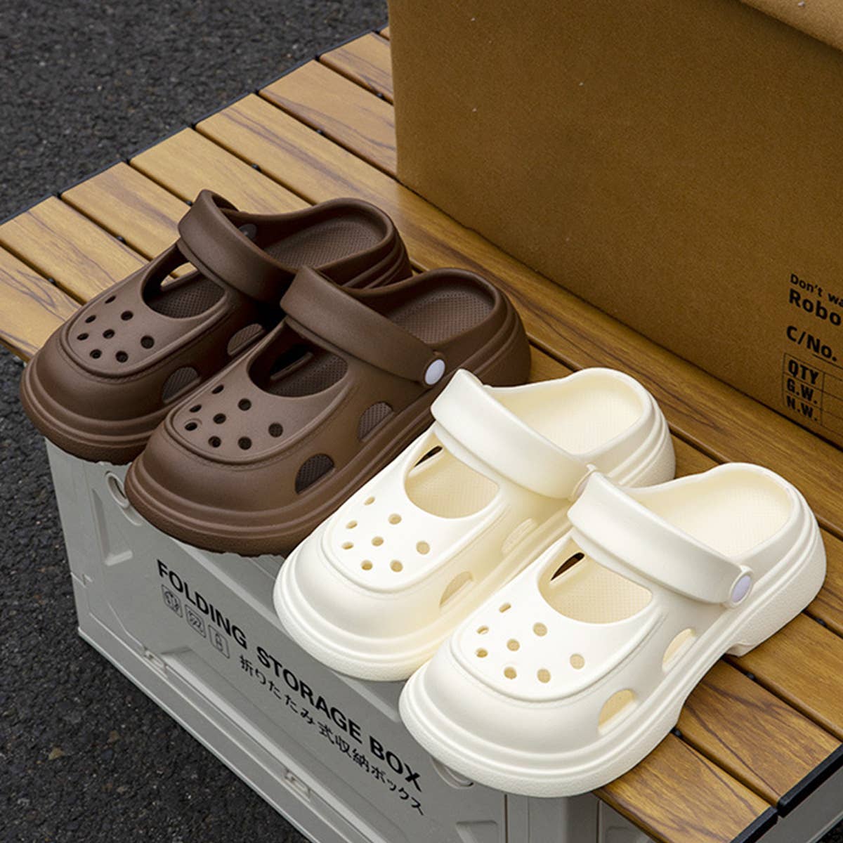 THICK-SOLED RETRO HOLE SANDALS