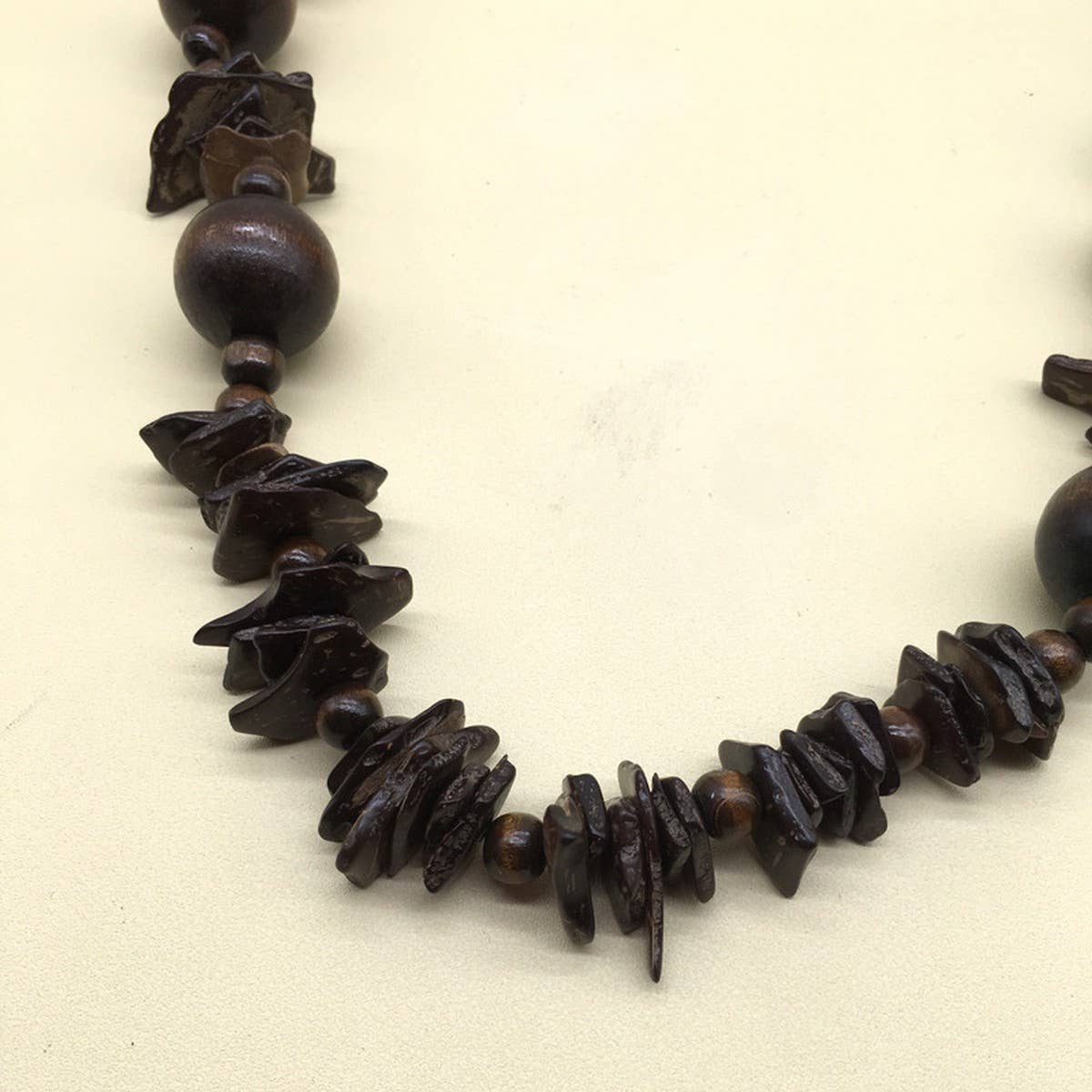 BOHEMIAN COCONUT WOOD BEAD NECKLACE_CWMM4923