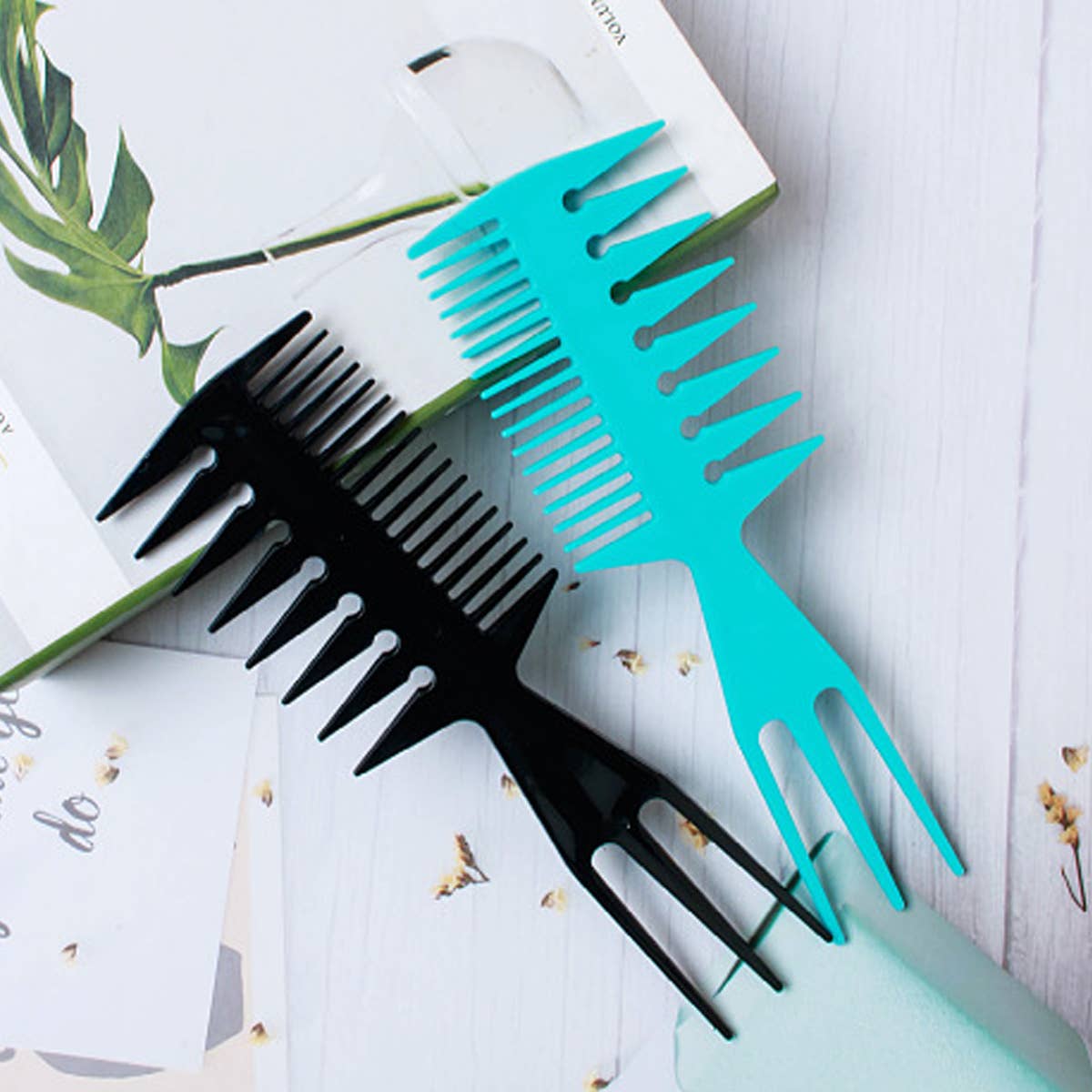 THREE-PRONGED LARGE-TOOTH WIDE-TOOTH TEXTURED COMB