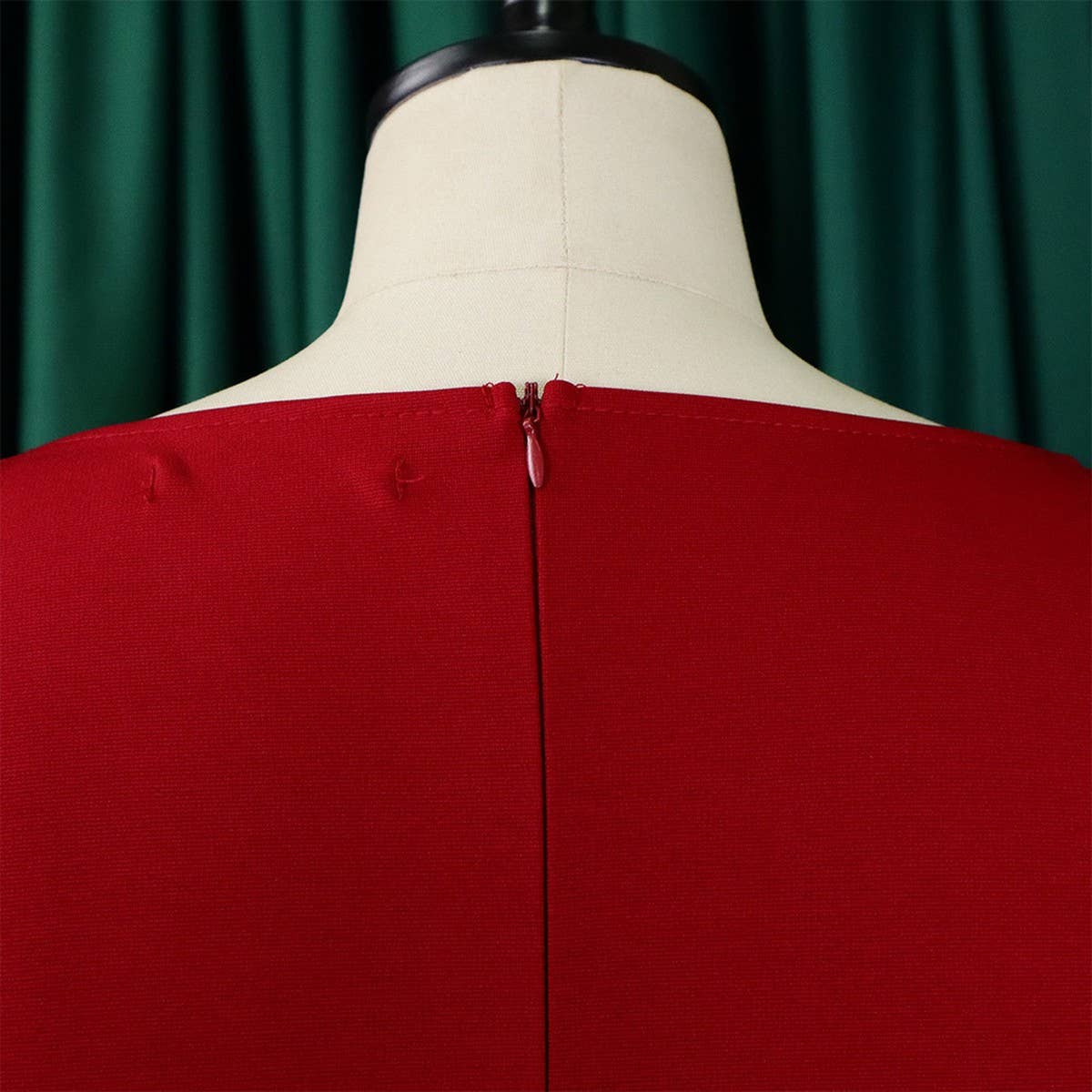 SOLID COLOR ROUND NECK HIP COMMUTER DRESS_CWDMD3699