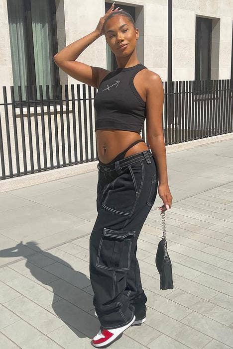 HIGH-WAISTED ELASTIC-WAISTBAND BAGGY CARGO JEANS