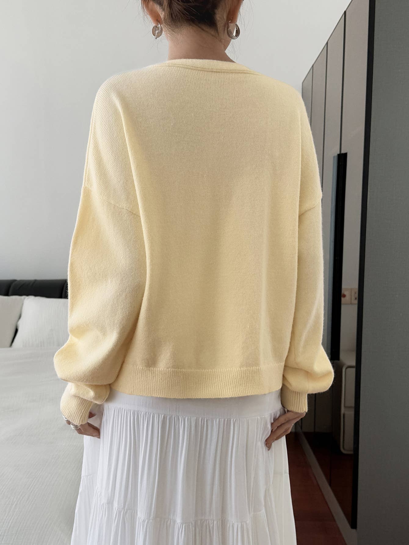 Simple solid-color long-sleeved Cardigan