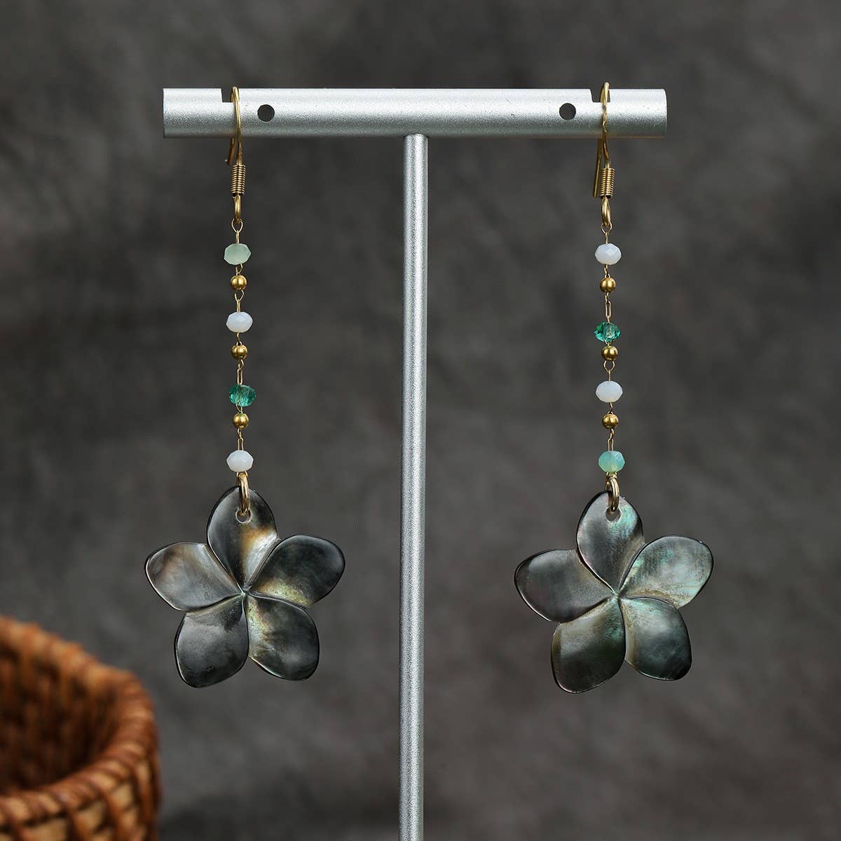 FASHIONABLE TEARDROP-SHAPED SHELL METAL EARRINGS