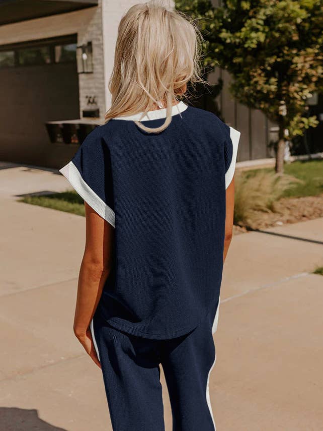 Round neck top straight pants color contrast suit