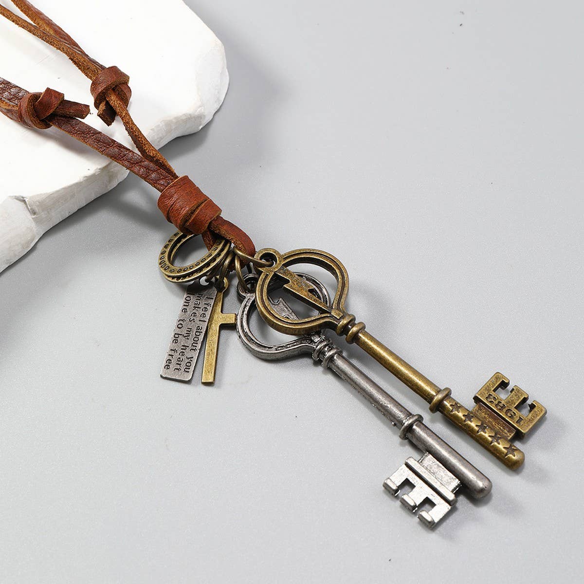 CREATIVE DOUBLE KEY PENDANT COWHIDE NECKLACE