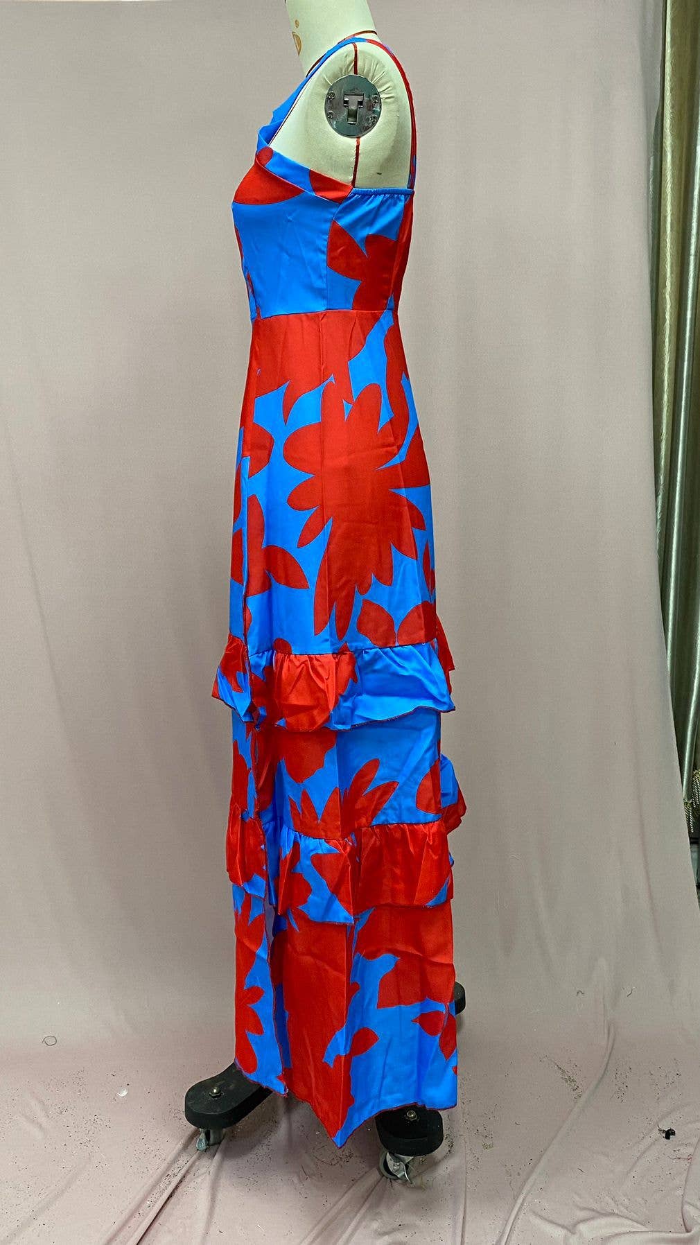 A bohemi printed V-neck sleeveless halter dress