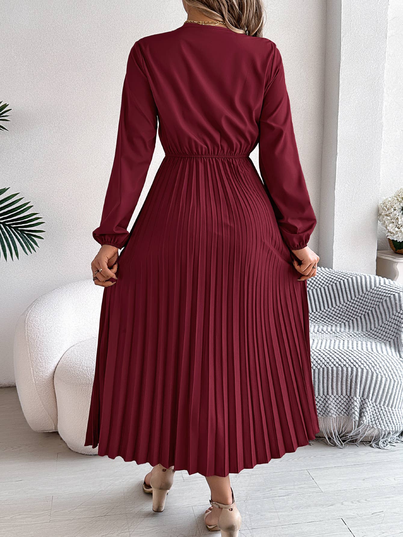 Elegant temperament V-neck waist pleated dress